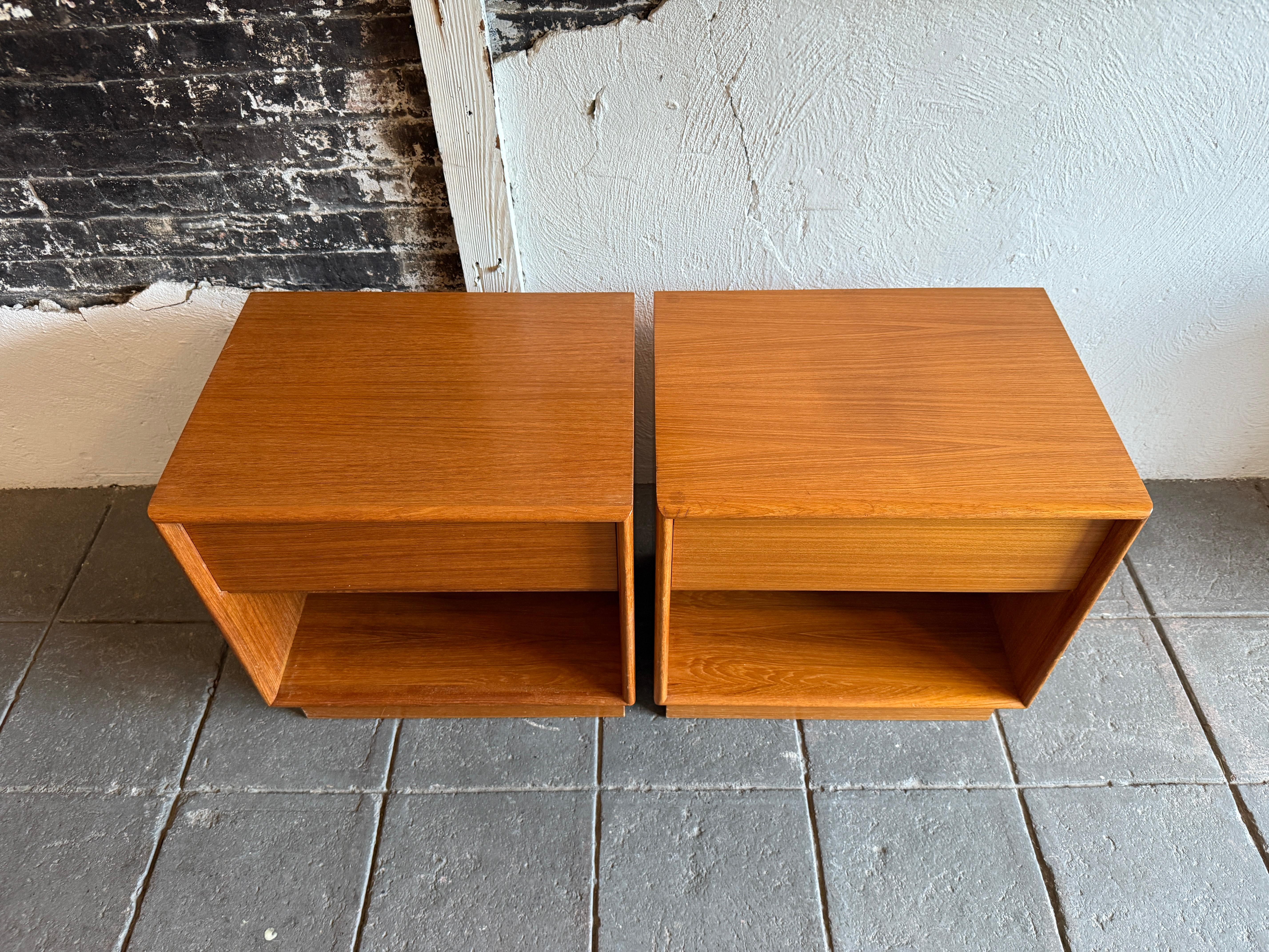 Pair of Very Clean Mid century danish modern single drawer nightstands by Art furn. Simple basic Danish modern design teak single drawer nightstands. Has carved upper and lower handles with solid wood drawers with nice dovetail joints. Very Clean