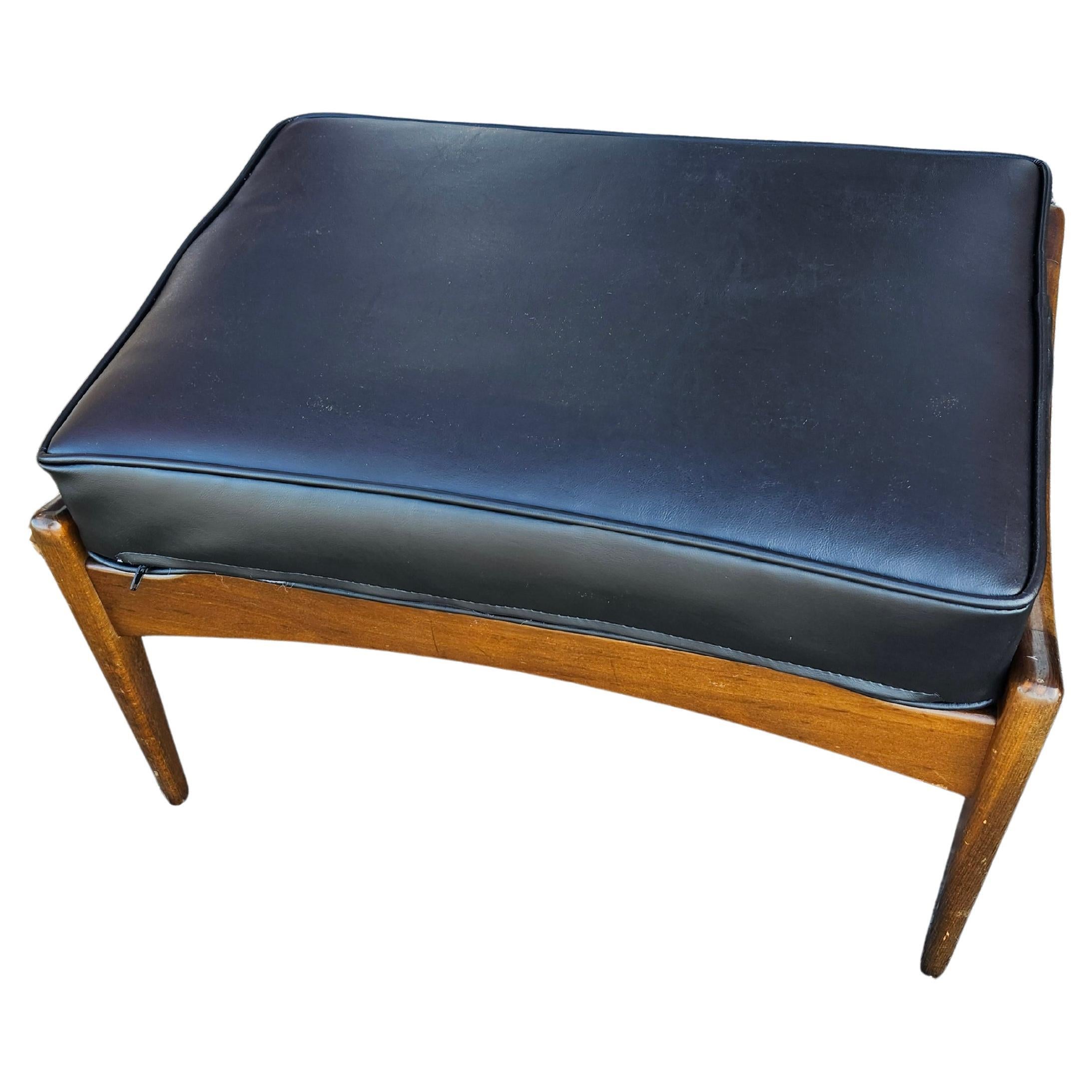 Pair Mid Century Danish Modern Sculptural Walnut w Leather Footstools by Selig In Good Condition For Sale In Port Jervis, NY