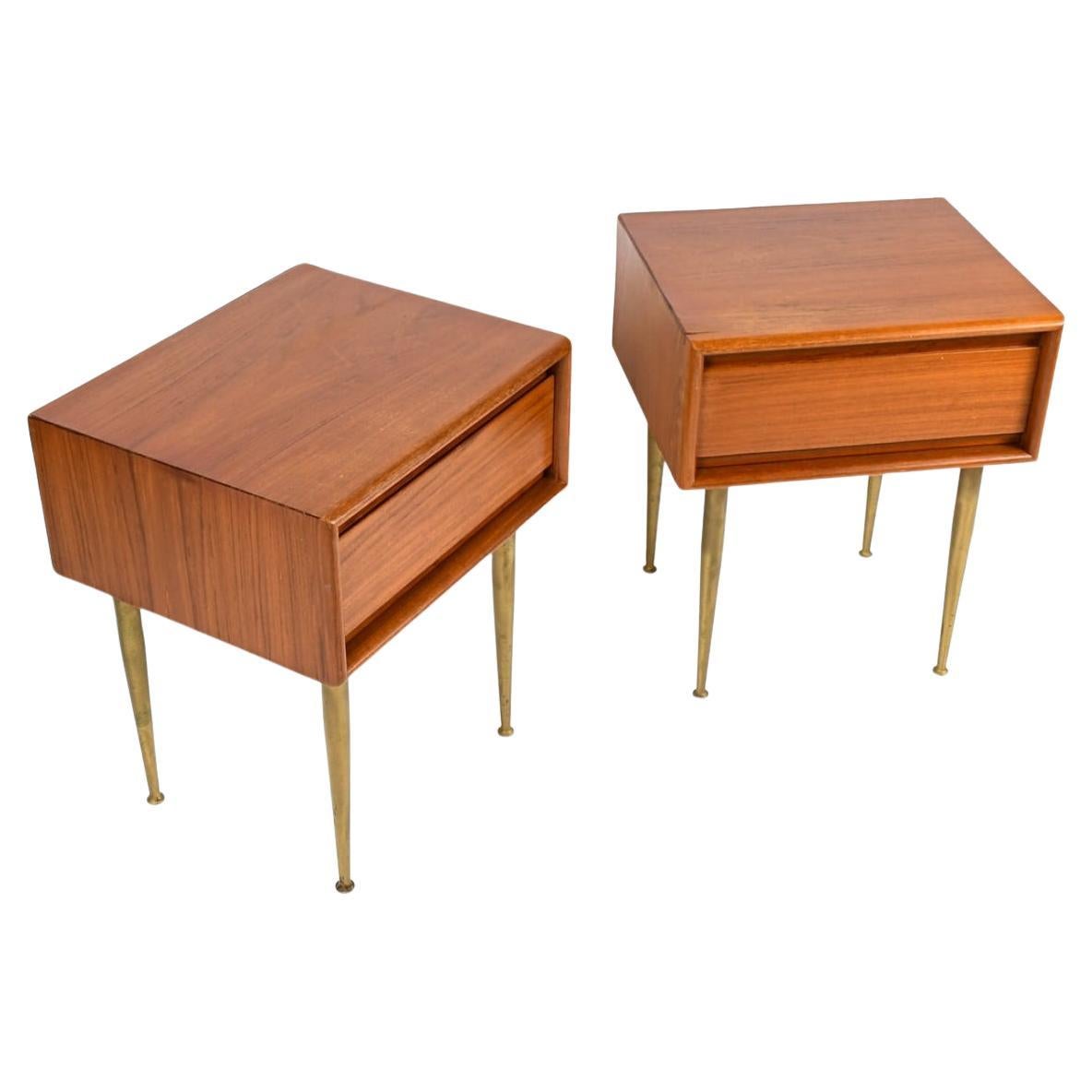 Pair Mid century danish modern teak nightstands with brass legs. Single drawer nightstands very elegant design simple with brass legs. Great pair of unique bedside tables. Made in Denmark. Located in Brooklyn nyc.

Sold as a pair (2) nightstands
