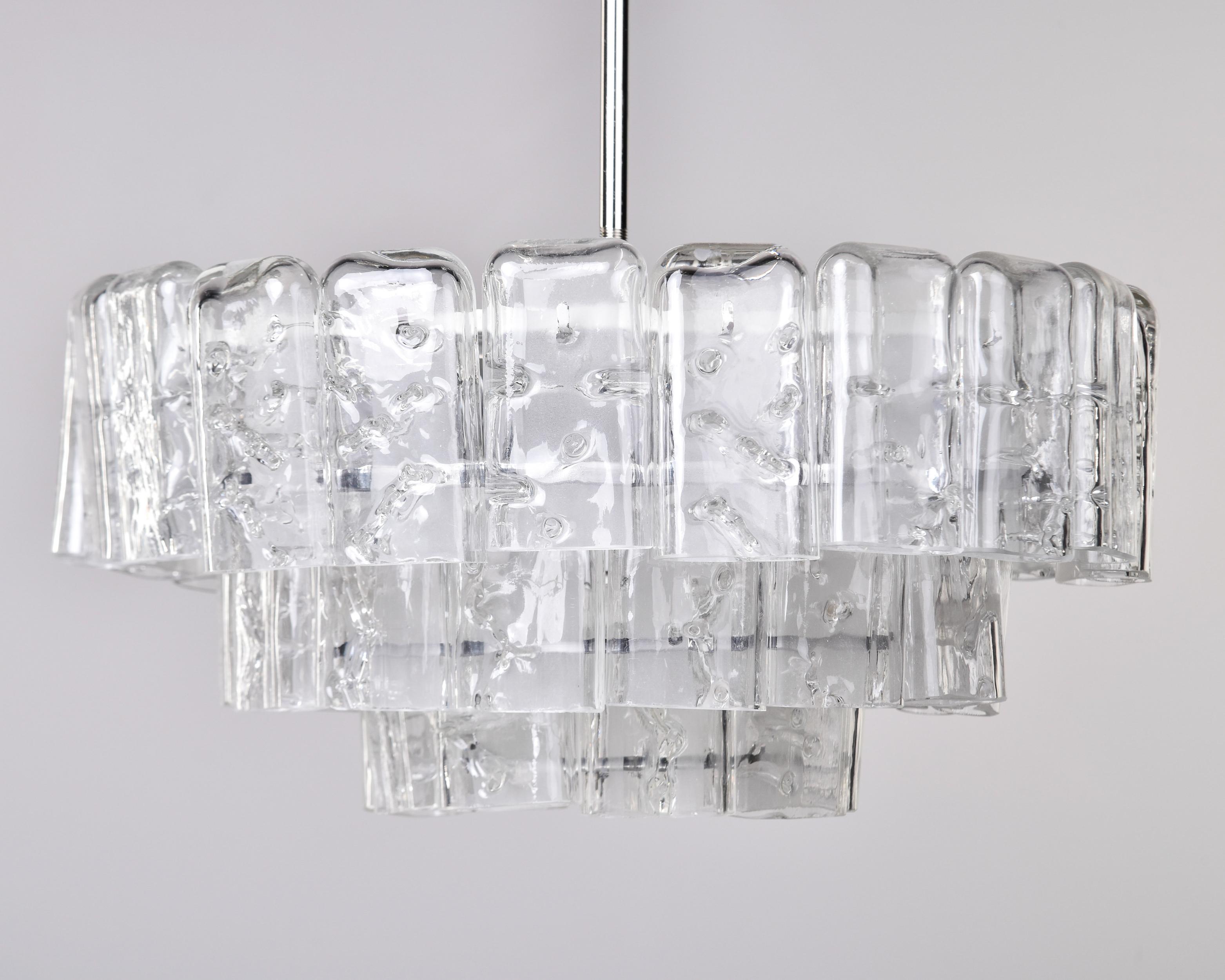 Allemand Paire de luminaires en verre soufflé à trois niveaux Doria du milieu du siècle dernier en vente