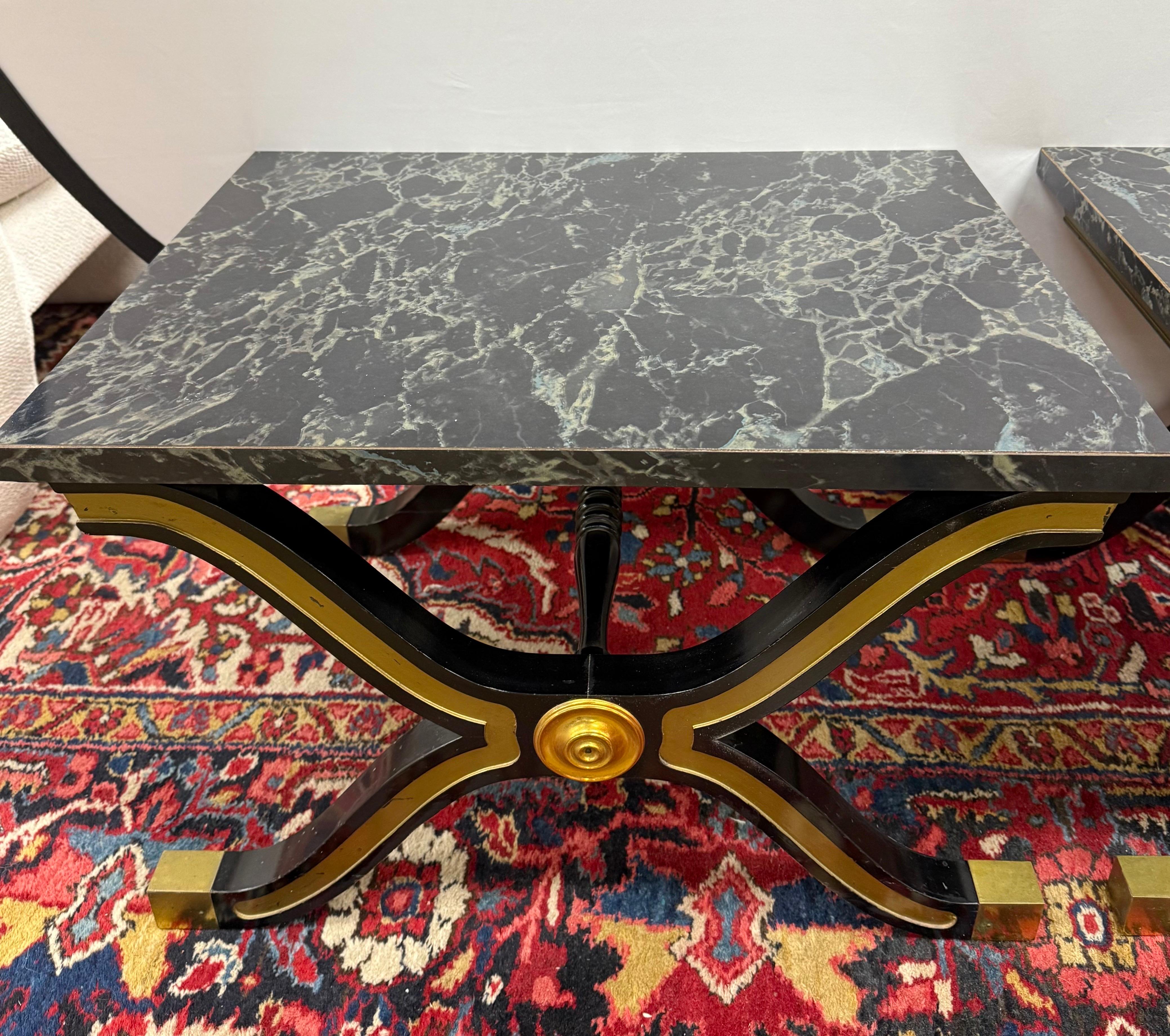 Paire de tables d'appoint Dorothy Draper Espana Hollywood Regency du milieu du siècle dernier en vente 2