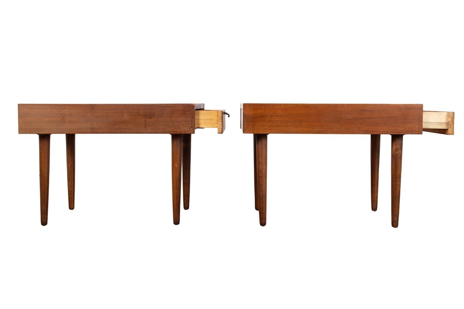 Pair Mid-Century End Side Tables Nightstands American of Martinsville For Sale 4