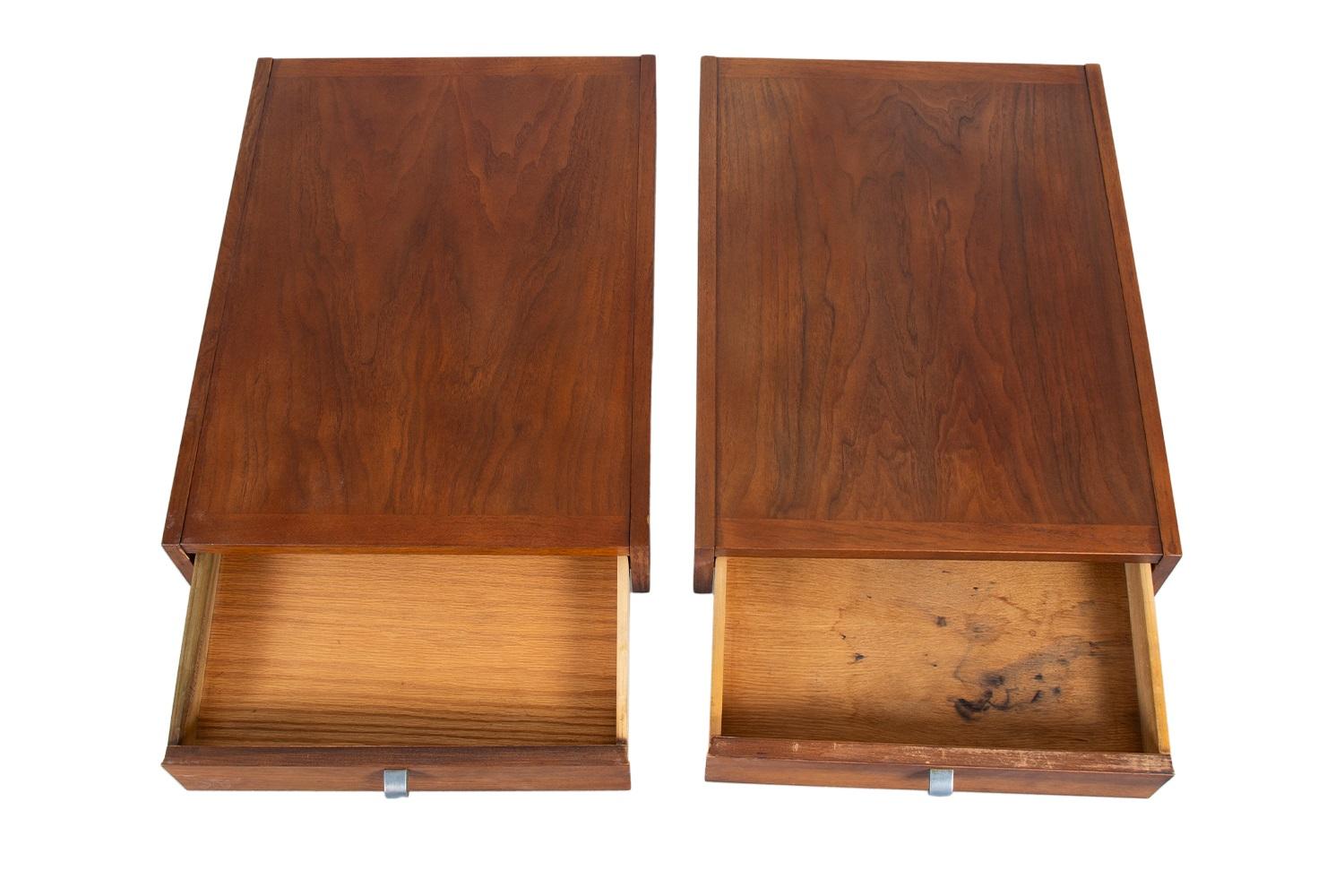 Mid-Century Modern Pair Mid-Century End Side Tables Nightstands American of Martinsville For Sale