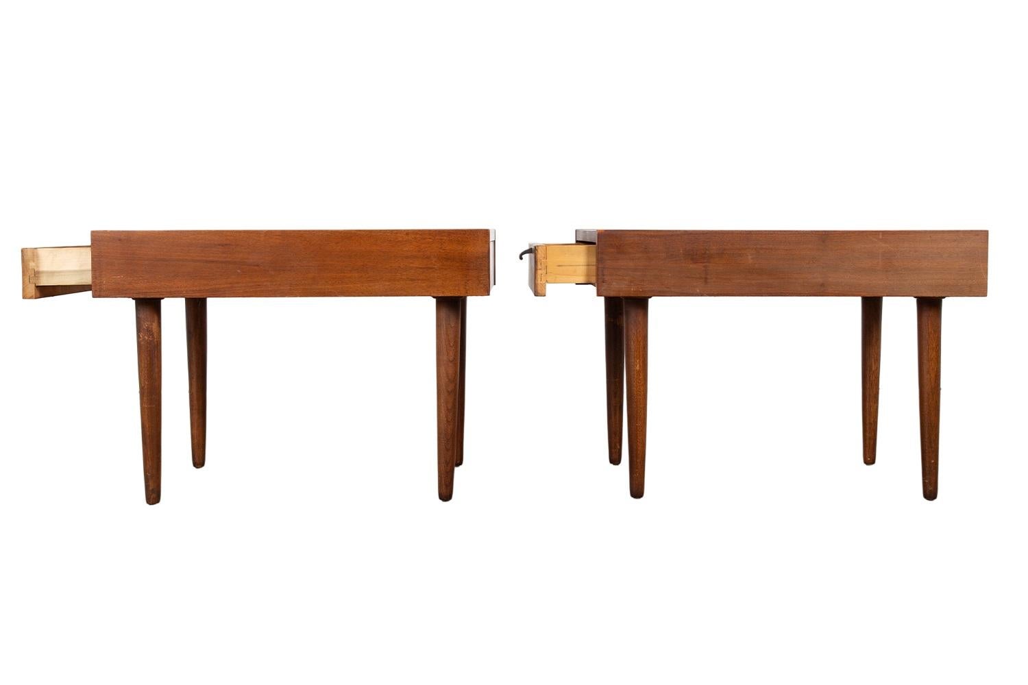 Late 20th Century Pair Mid-Century End Side Tables Nightstands American of Martinsville For Sale