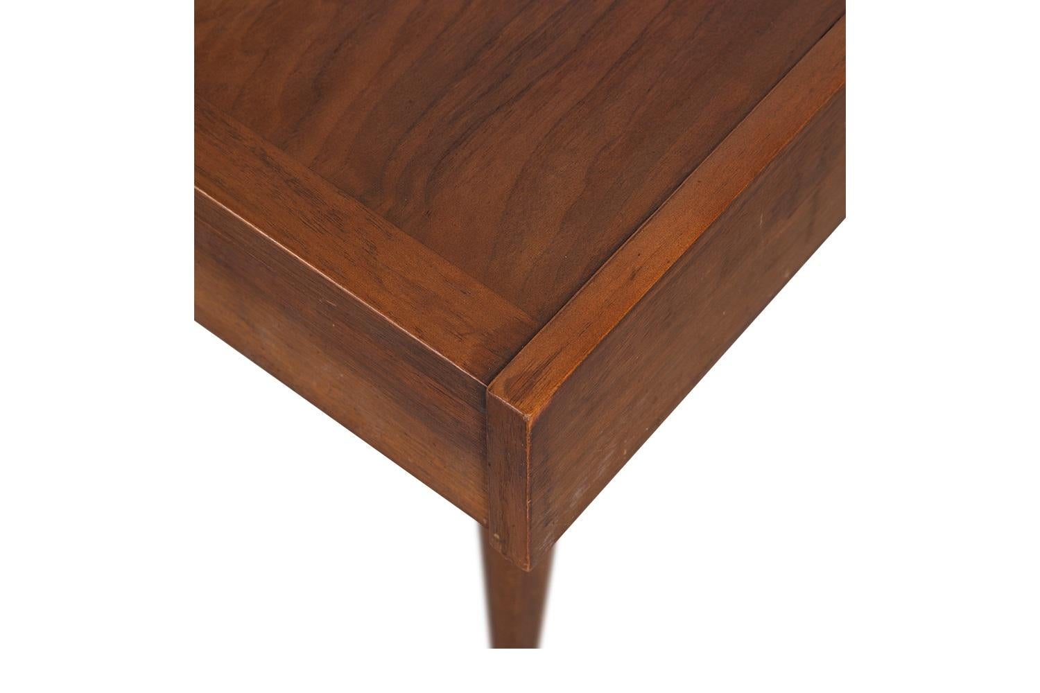 Pair Mid-Century End Side Tables Nightstands American of Martinsville For Sale 2