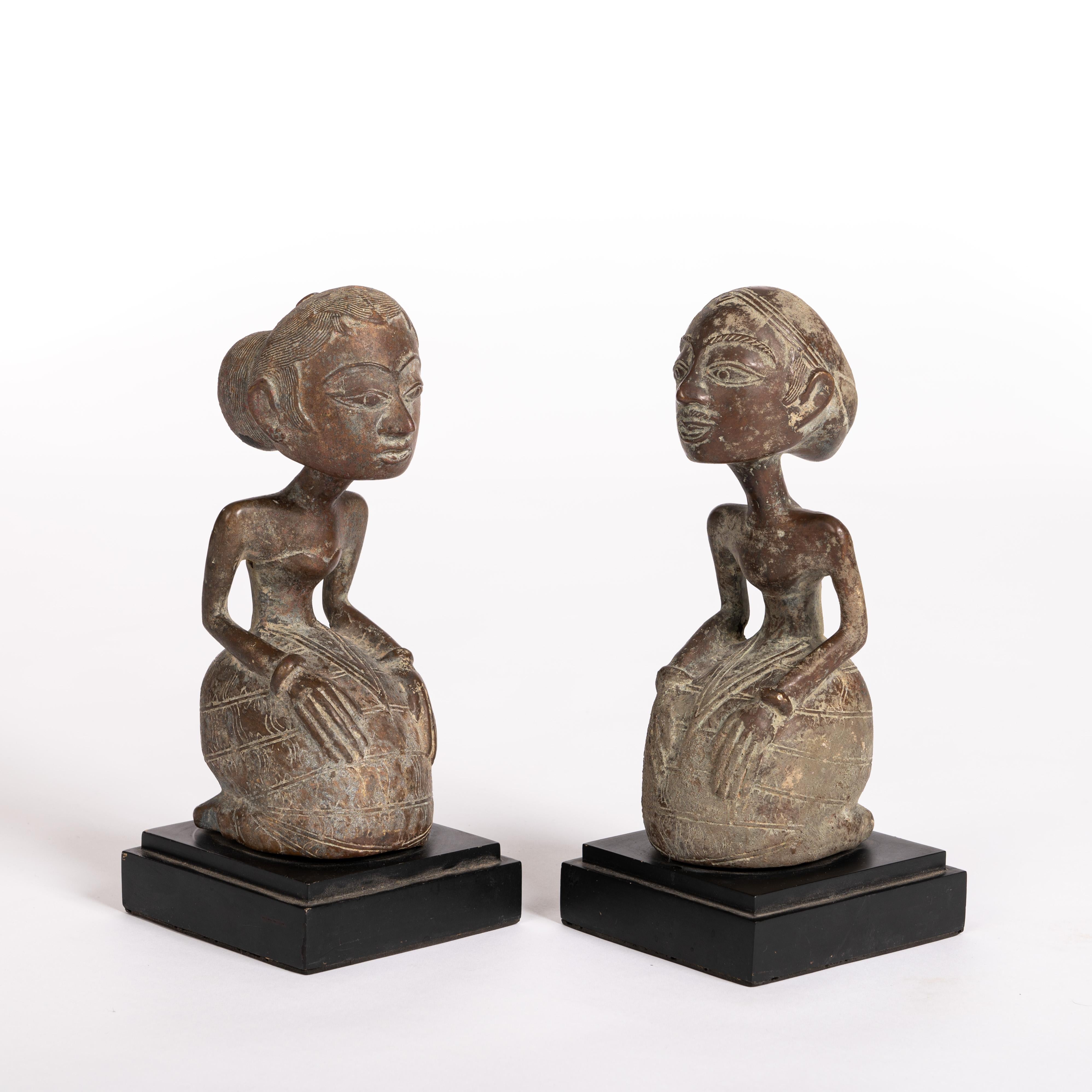 Pair of Mid-Century Asian Figural Bronze Table Lamps in Brown-Grey Bali 1950s 2