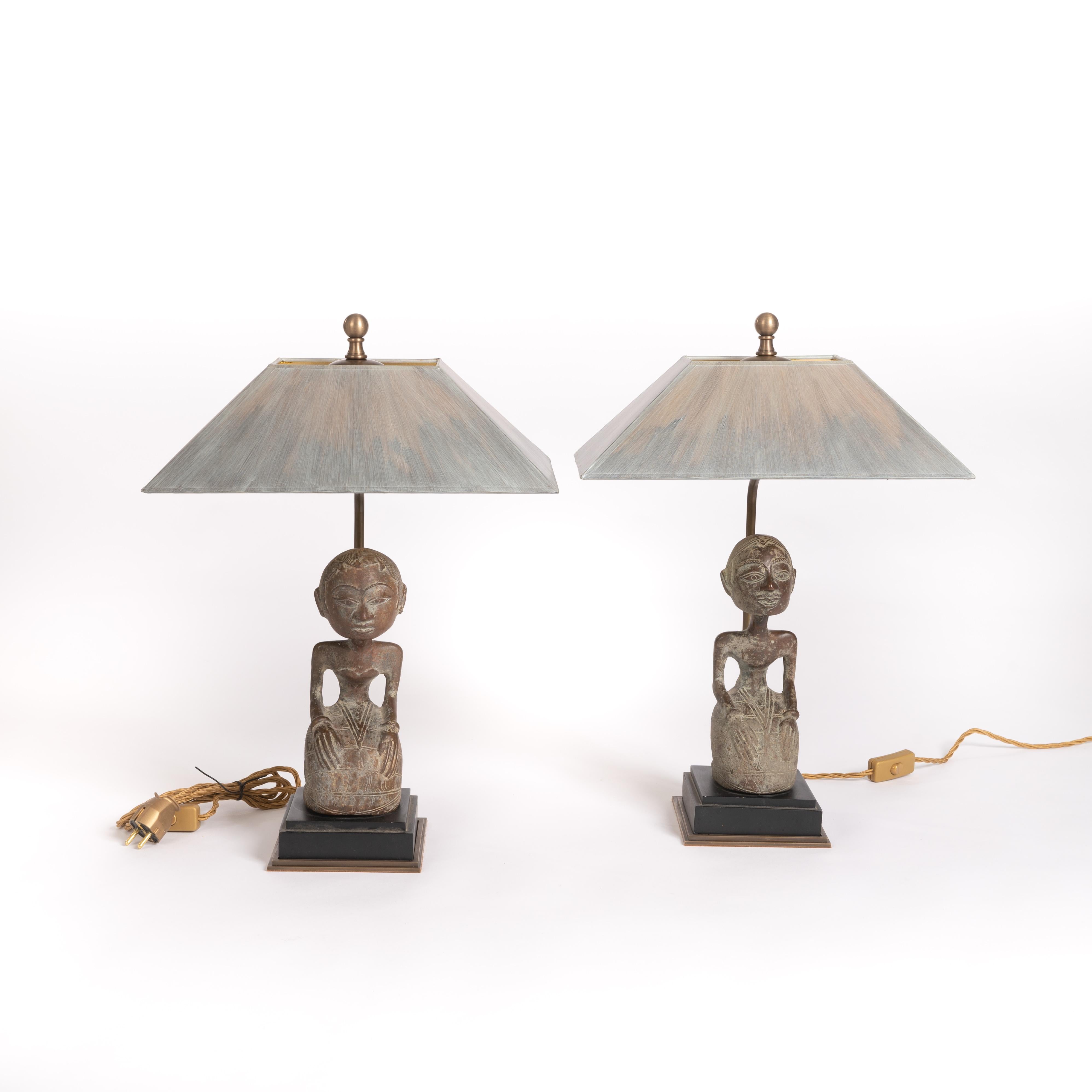 Mid-Century Modern Pair of Mid-Century Asian Figural Bronze Table Lamps in Brown-Grey Bali 1950s