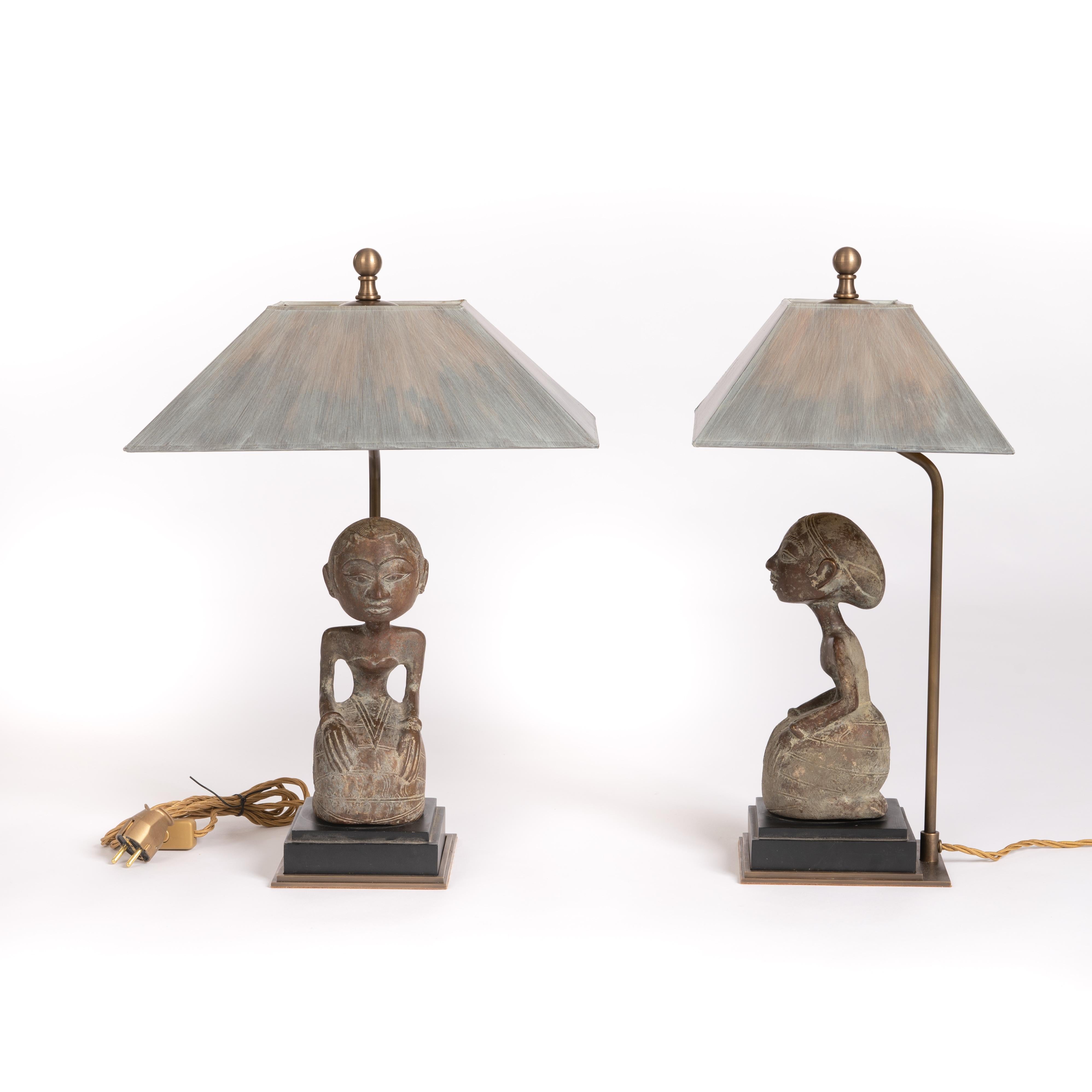 Balinese Pair of Mid-Century Asian Figural Bronze Table Lamps in Brown-Grey Bali 1950s