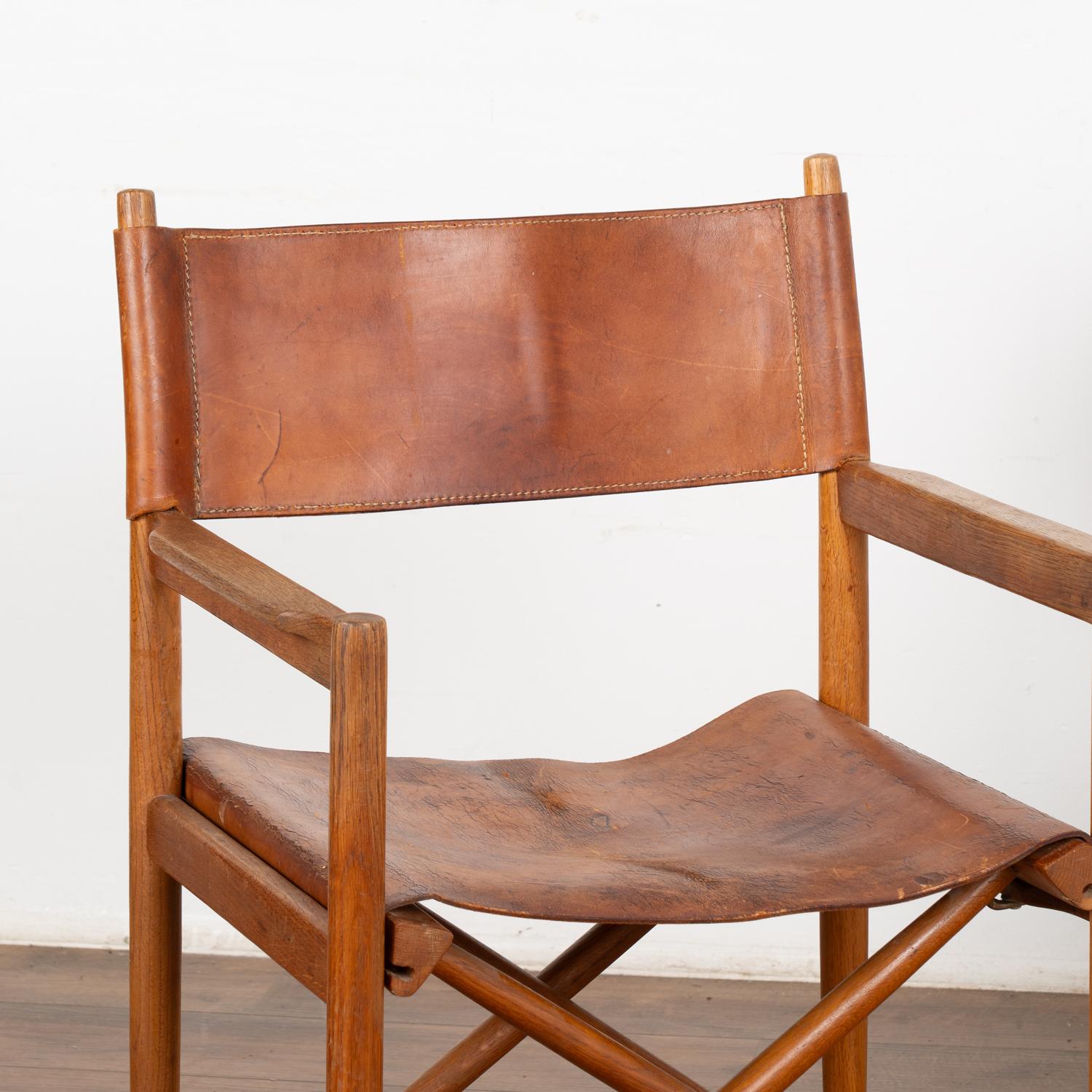 Pair, Mid Century Folding Brown Leather Chairs, Denmark circa 1960 In Good Condition In Round Top, TX