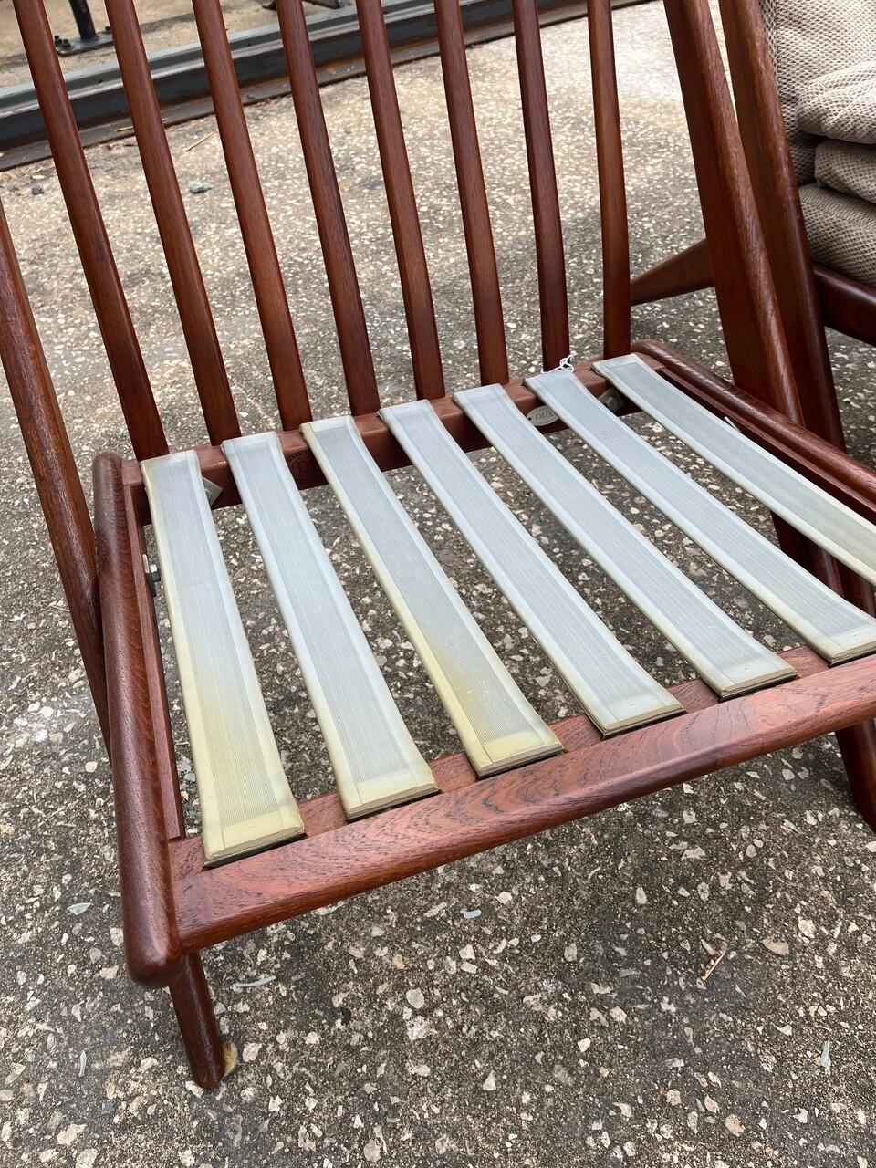 Coppia di sedie da salotto della metà del secolo scorso di Folke Ohlsson In condizioni buone in vendita a Houston, TX