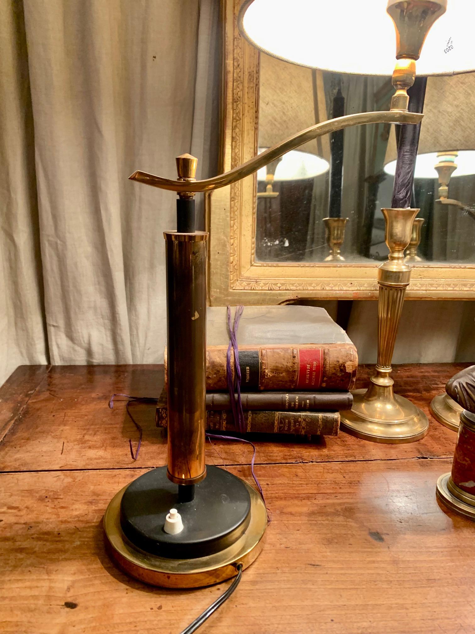 Paar französische Messing-Tischlampen aus der Mitte des Jahrhunderts von Mathieu im Angebot 8