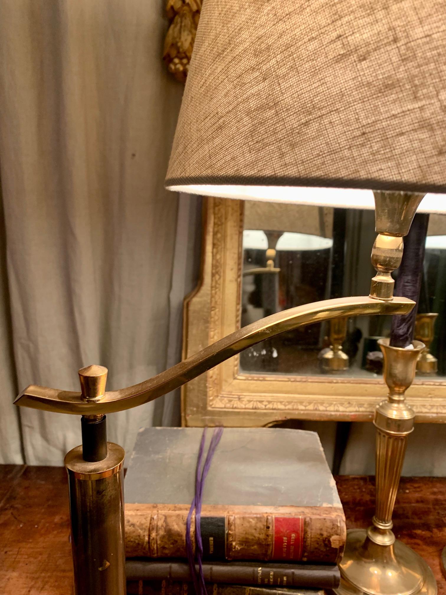Paar französische Messing-Tischlampen aus der Mitte des Jahrhunderts von Mathieu im Angebot 11