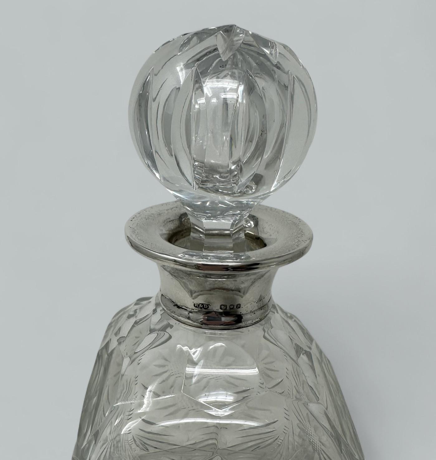 Anglais Paire de carafes à vin Spirits du milieu du siècle en cristal et argent sterling, 1966 en vente