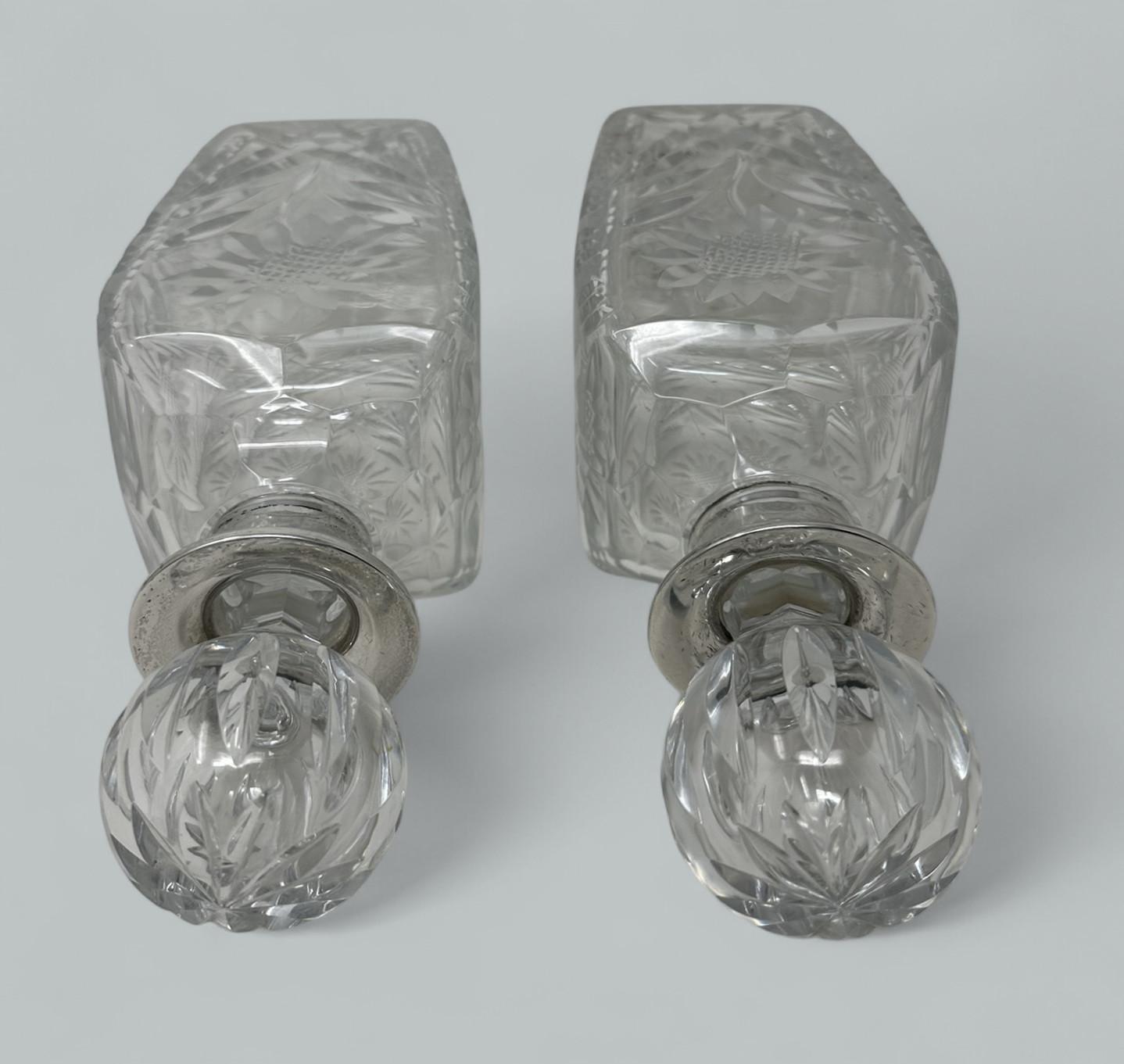 Argent sterling Paire de carafes à vin Spirits du milieu du siècle en cristal et argent sterling, 1966 en vente