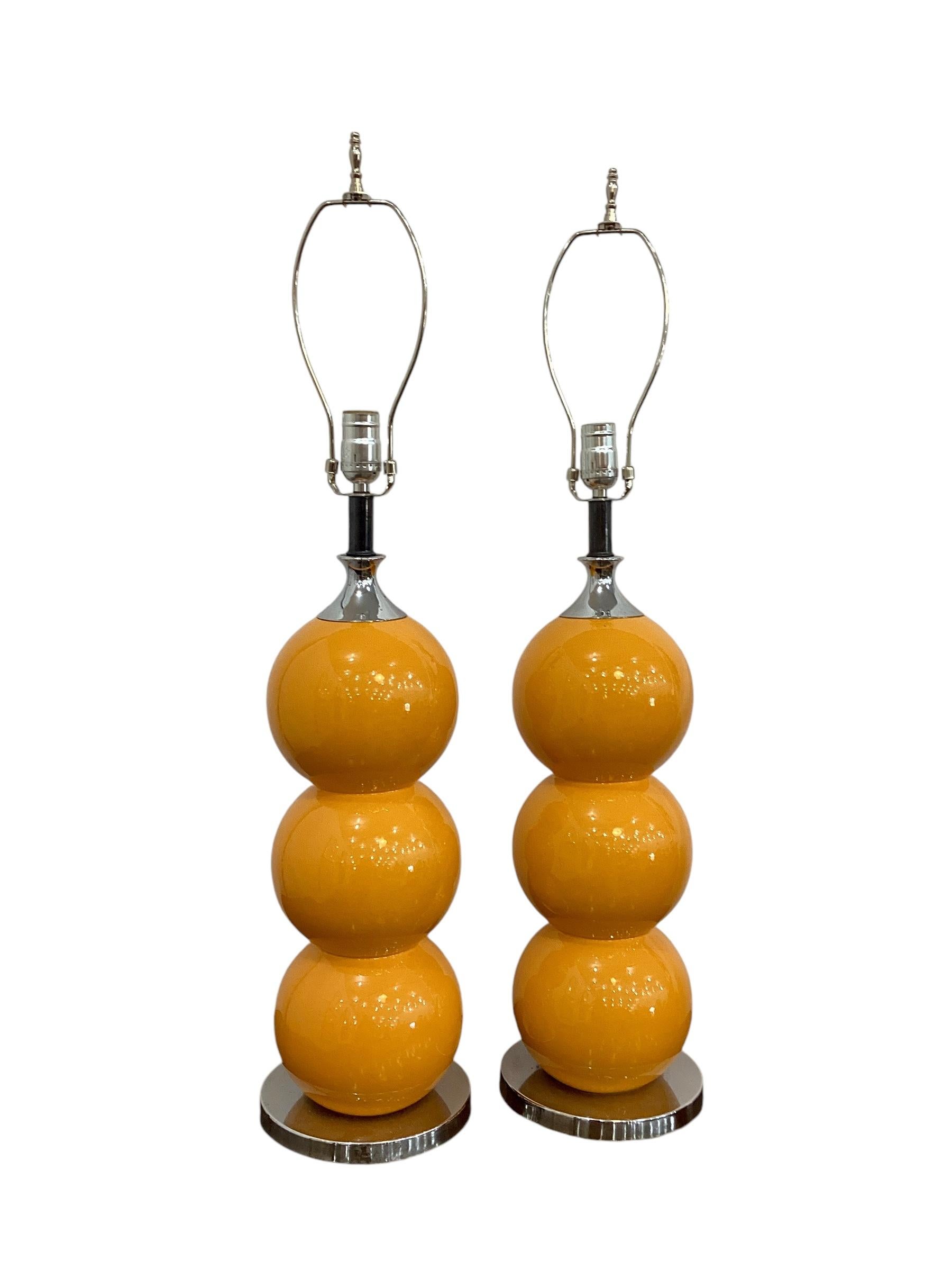 Paire de lampes orange à boules empilées de style George Kovacs du milieu du siècle dernier en vente 1