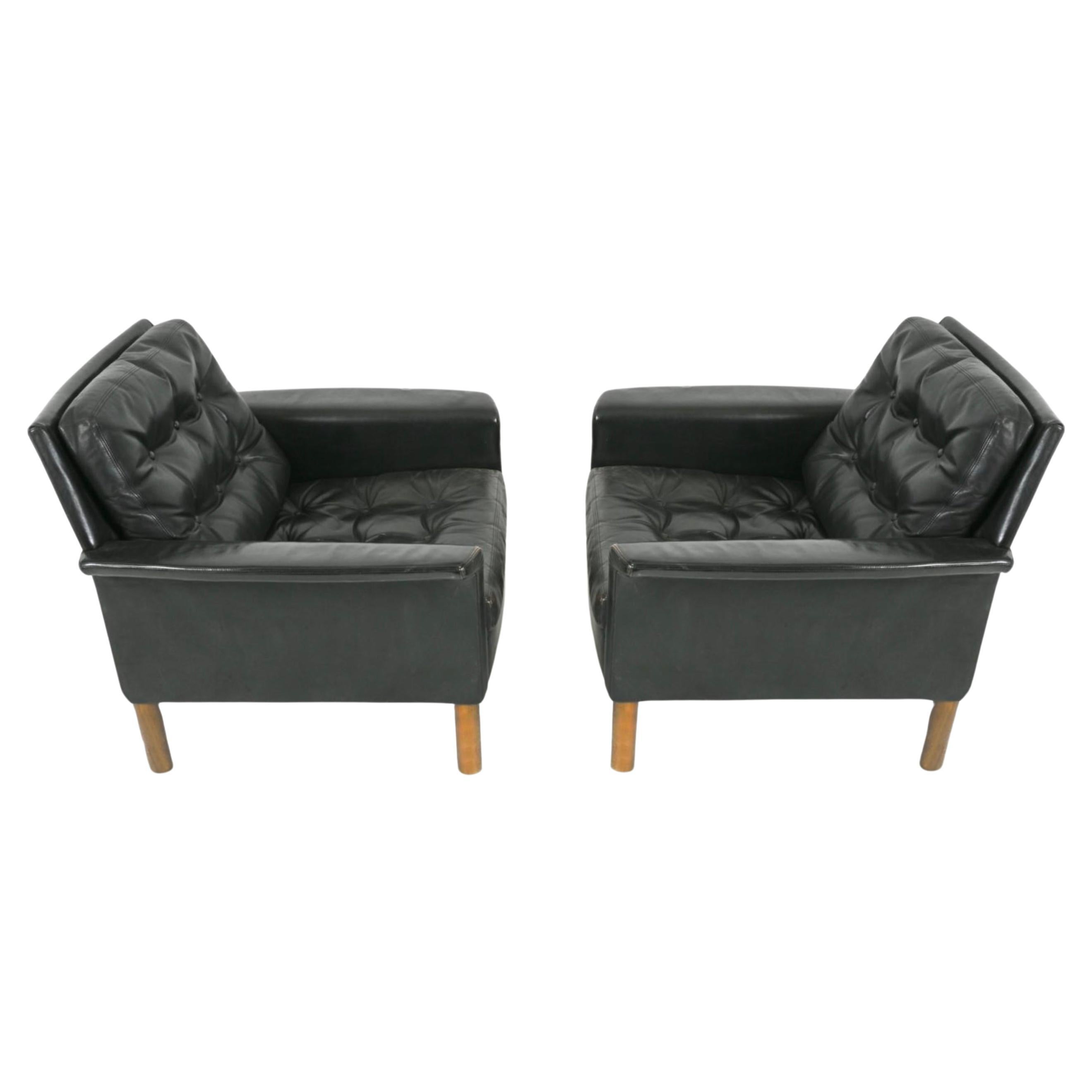 Pair of Mid-Century Modern black leather and rosewood lounge chairs designed by Rudolf Bernd Glatzel for Kill International. Germany, circa 1960. Legs are constructed of solid walnut wood and original broken in black genuine leather this modern