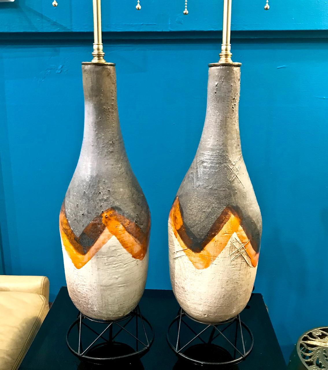 Great pair of midcentury Italian or American glazed terra cotta lamps. The pottery bases have been raised on crafted wire plinths and are newly fitted with top quality electrical fittings.