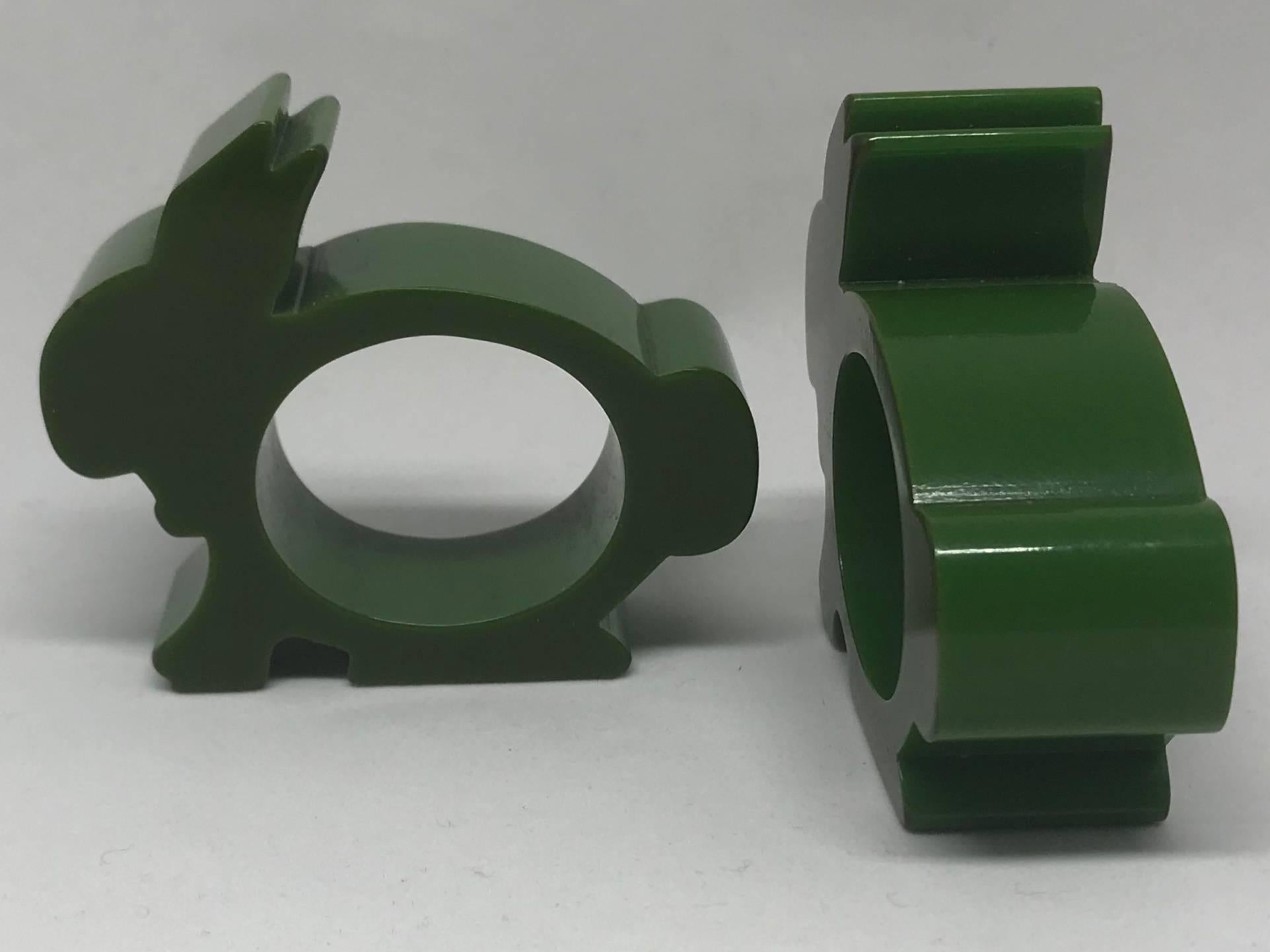 20th Century Pair of Midcentury Green Bakelite Bunny Napkin Rings