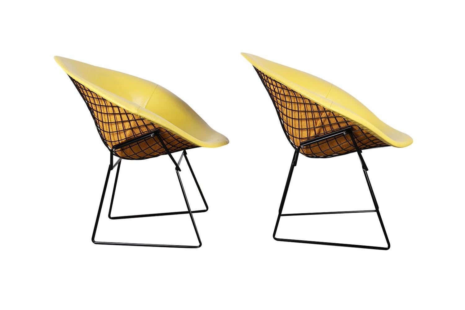 Pair Mid Century Harry Bertoia Knoll Diamond Chairs In Good Condition For Sale In Baltimore, MD