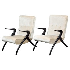 Coppia di sedie italiane del Medioevo con struttura ebanizzata e velluto nuovo