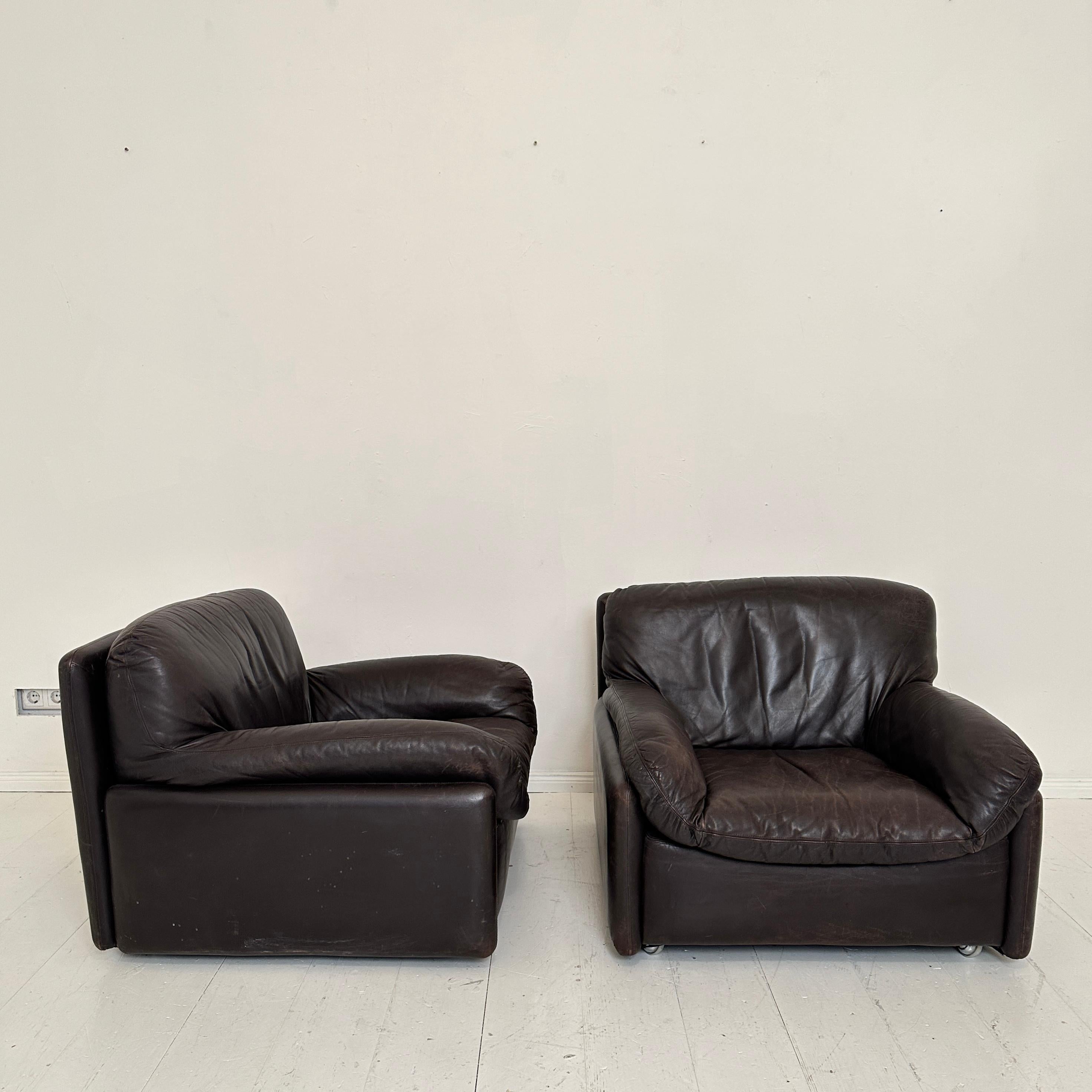 Pair Mid Century Italian Club Chairs in Brown Leather, around 1970 For Sale 7