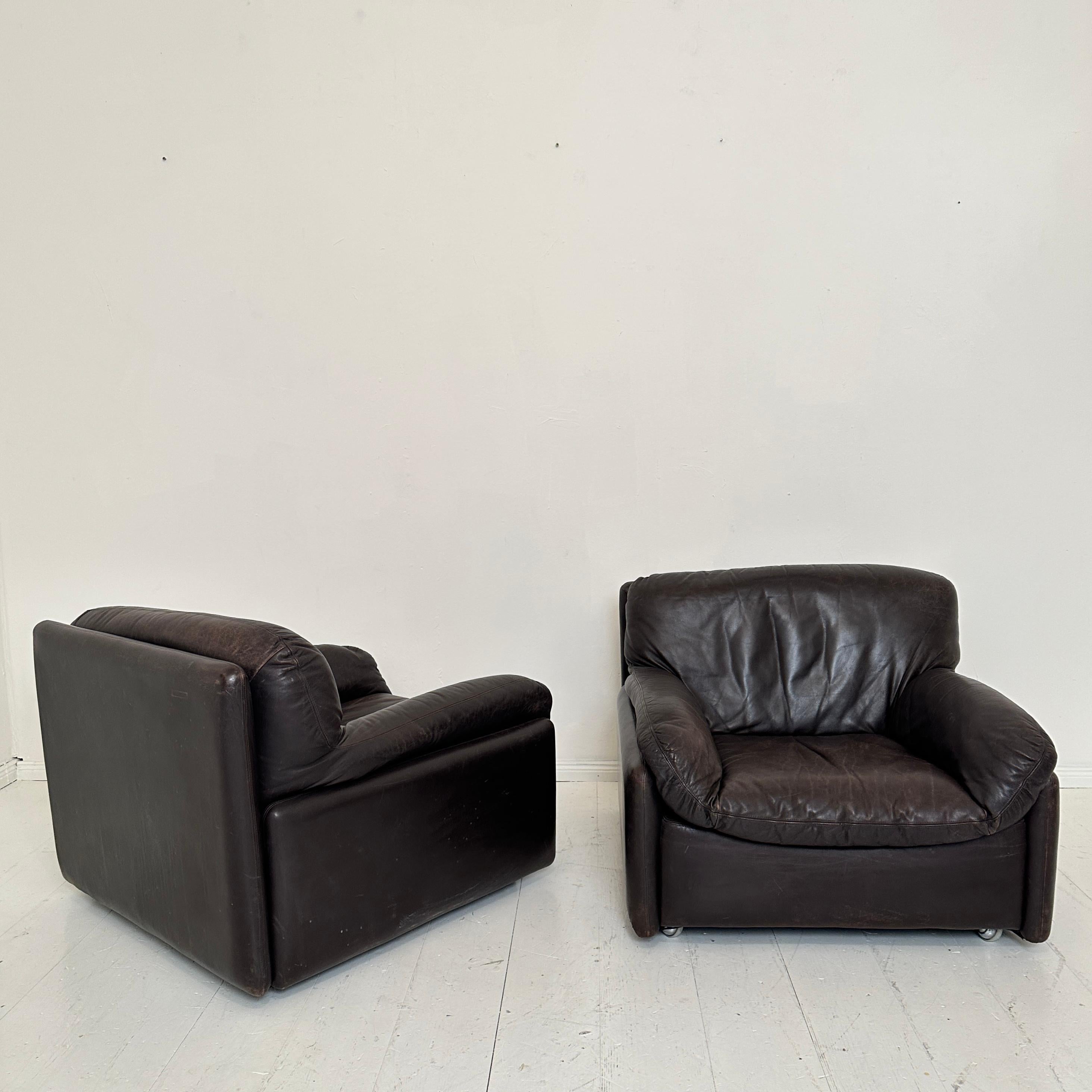Pair Mid Century Italian Club Chairs in Brown Leather, around 1970 For Sale 8