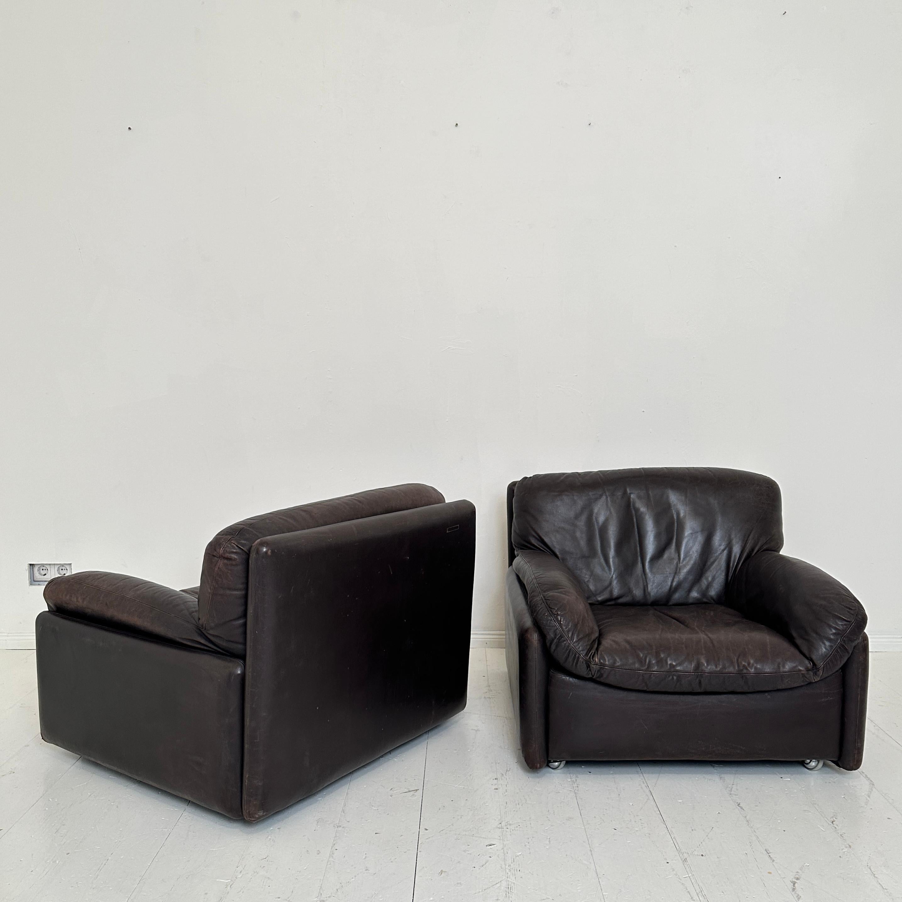 Pair Mid Century Italian Club Chairs in Brown Leather, around 1970 For Sale 10