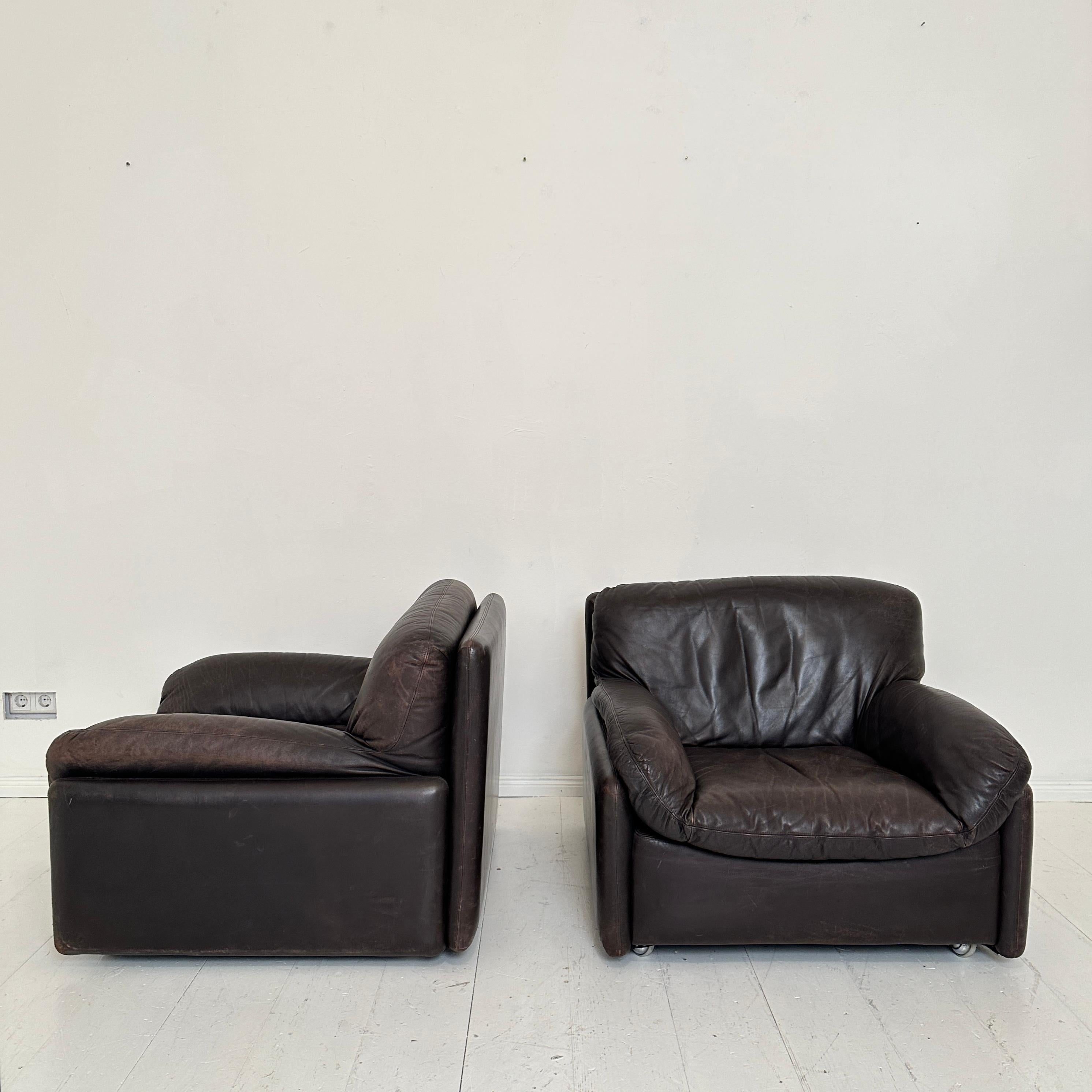Pair Mid Century Italian Club Chairs in Brown Leather, around 1970 For Sale 11