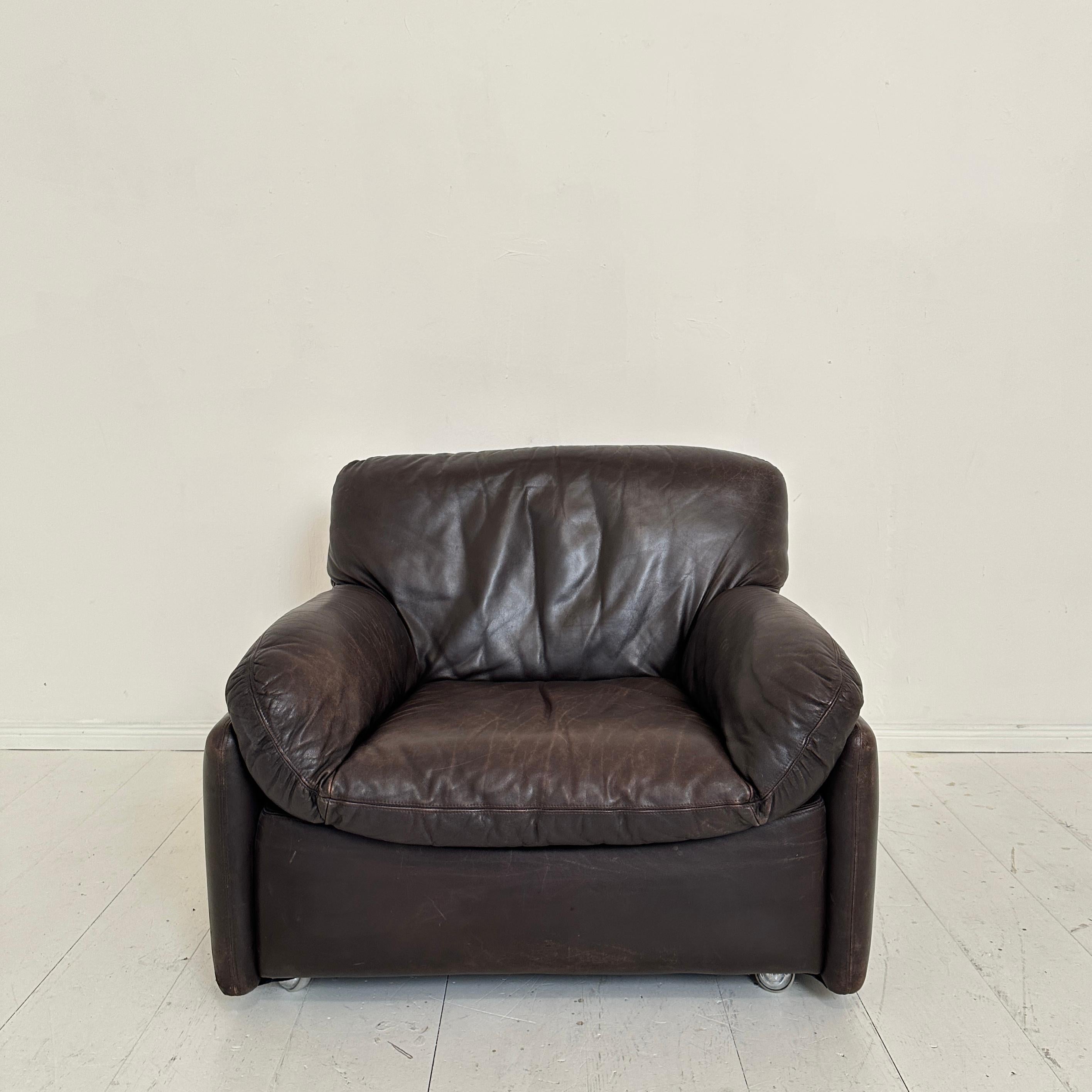 Mid-Century Modern Pair Mid Century Italian Club Chairs in Brown Leather, around 1970 For Sale