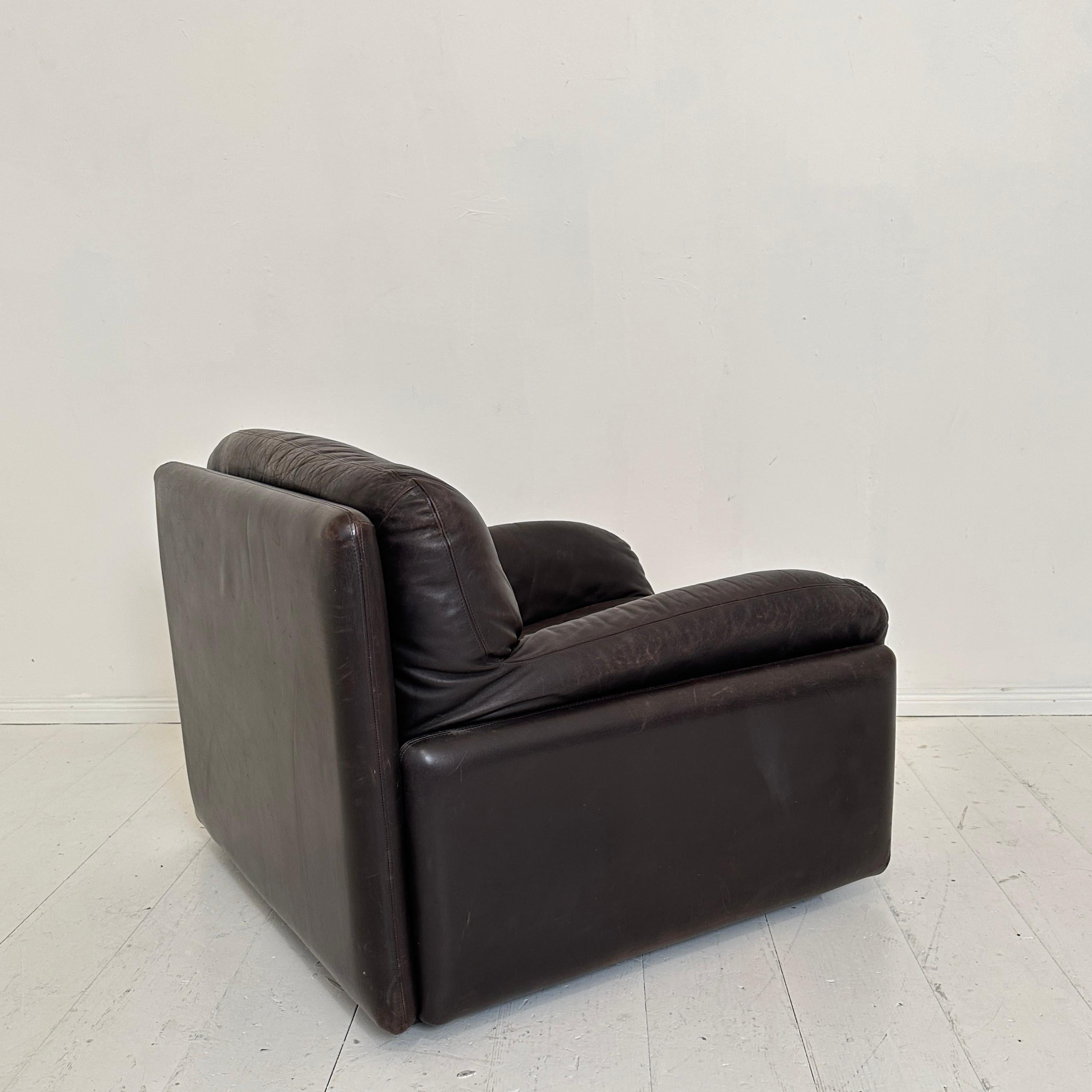 Pair Mid Century Italian Club Chairs in Brown Leather, around 1970 For Sale 3