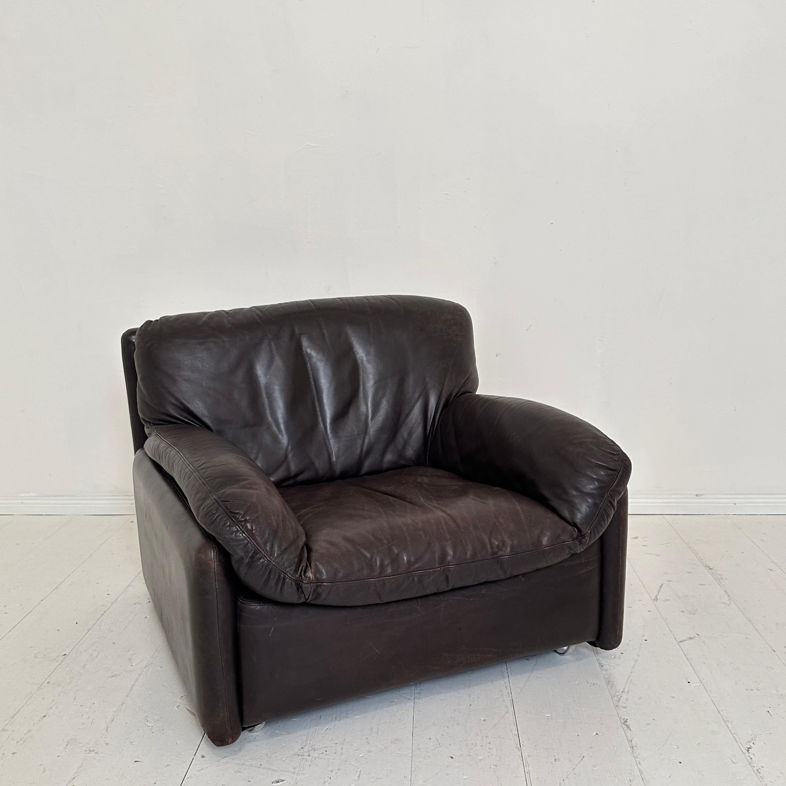 Pair Mid Century Italian Club Chairs in Brown Leather, around 1970 For Sale 4