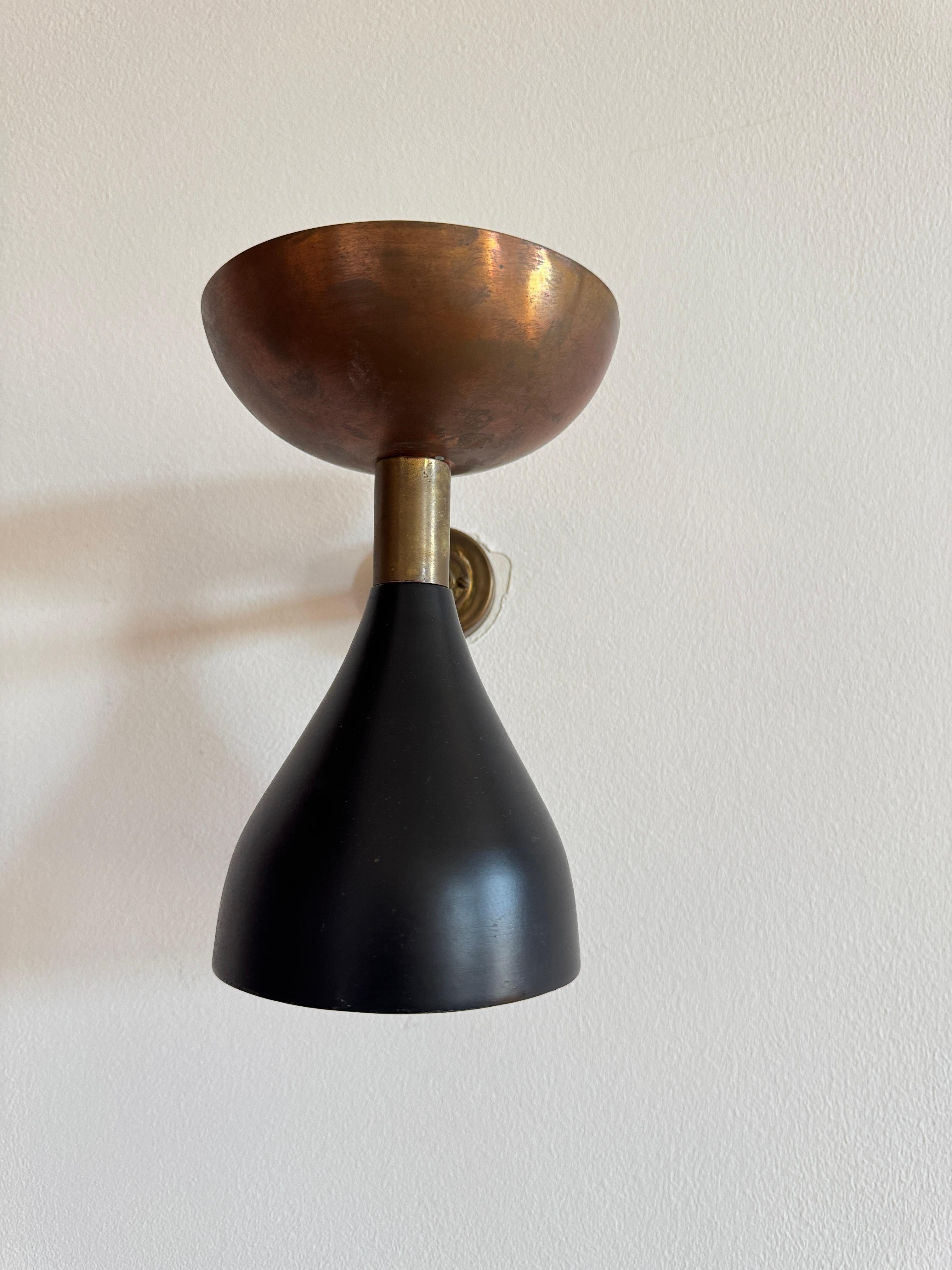 Paire d'appliques Diabolo italiennes du milieu du siècle, style Stilnovo, laiton cuivre noir, 1950 en vente 4
