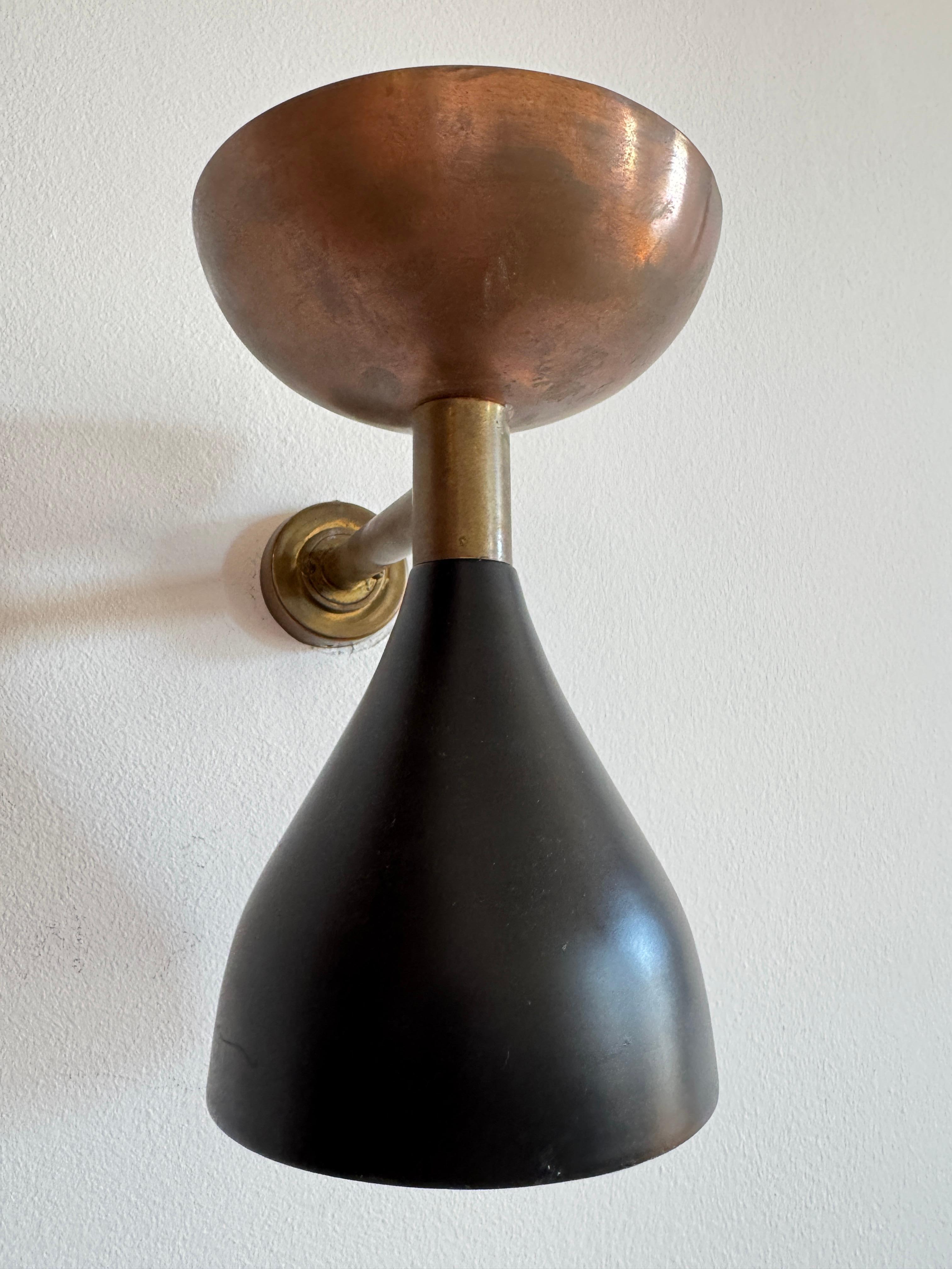 Paire d'appliques Diabolo italiennes du milieu du siècle, style Stilnovo, laiton cuivre noir, 1950 en vente 5