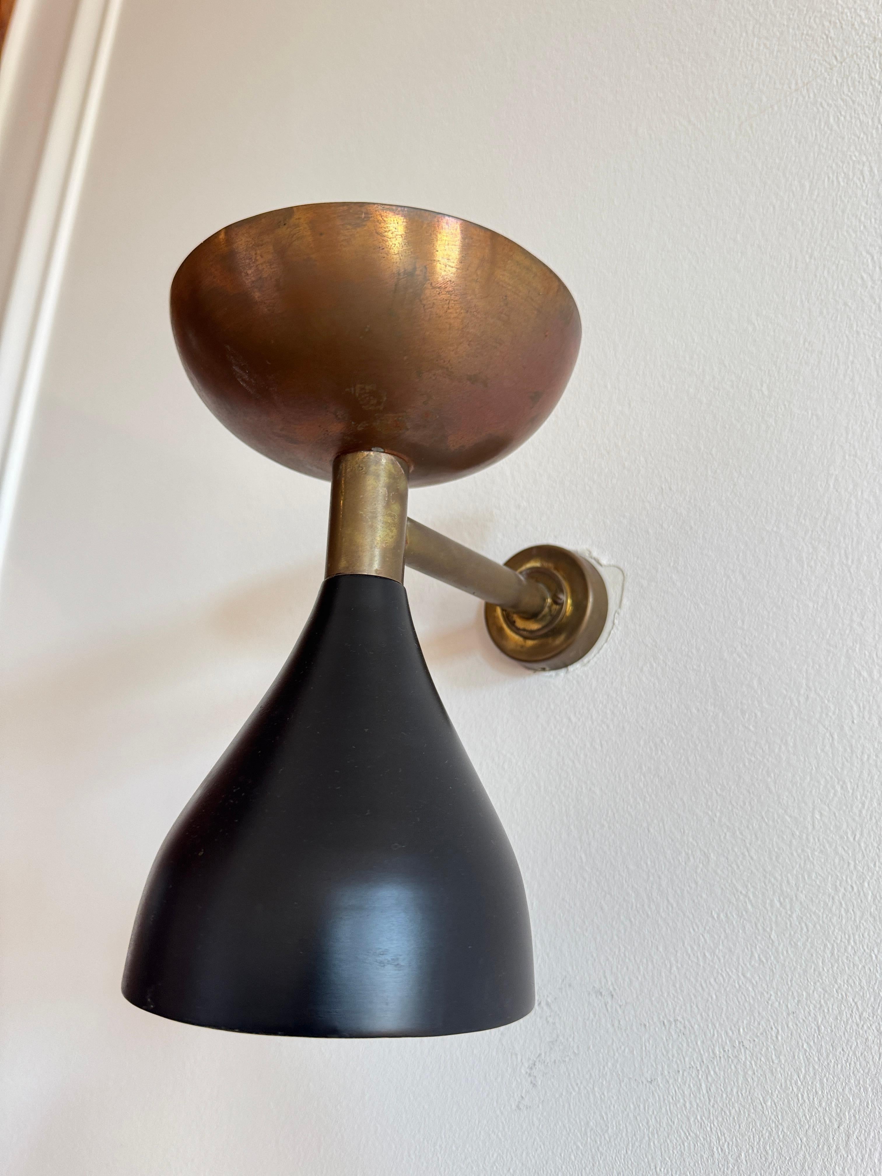 Paire d'appliques Diabolo italiennes du milieu du siècle, style Stilnovo, laiton cuivre noir, 1950 en vente 6