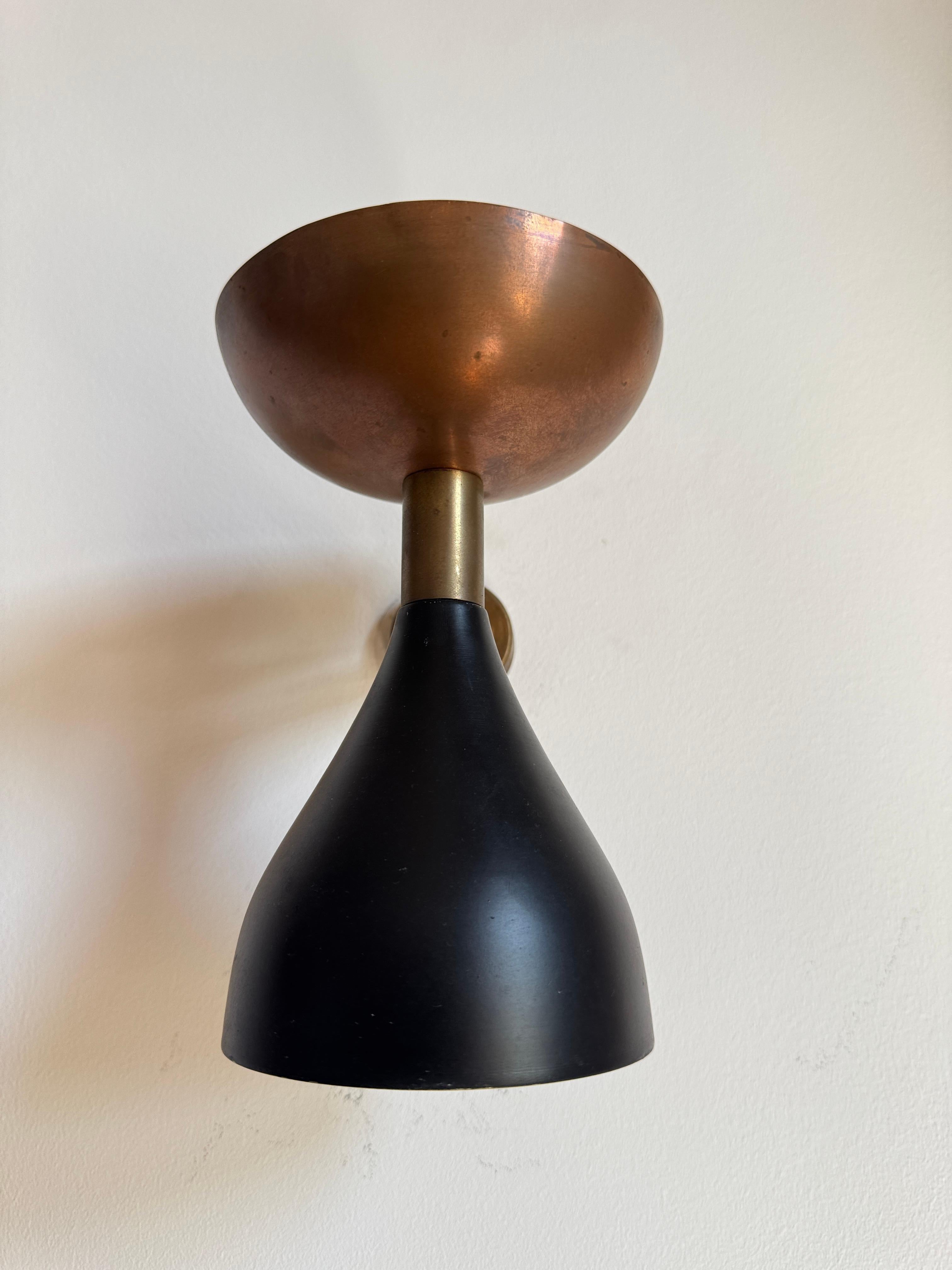 Paire d'appliques Diabolo italiennes du milieu du siècle, style Stilnovo, laiton cuivre noir, 1950 en vente 11