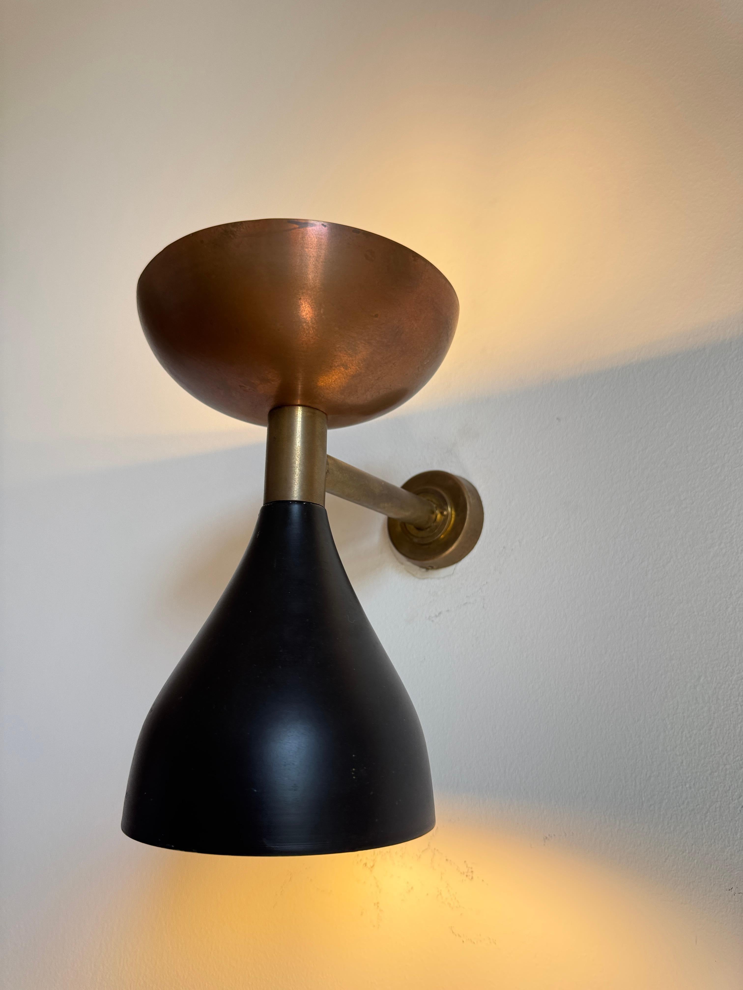Paire d'appliques Diabolo italiennes du milieu du siècle, style Stilnovo, laiton cuivre noir, 1950 en vente 2