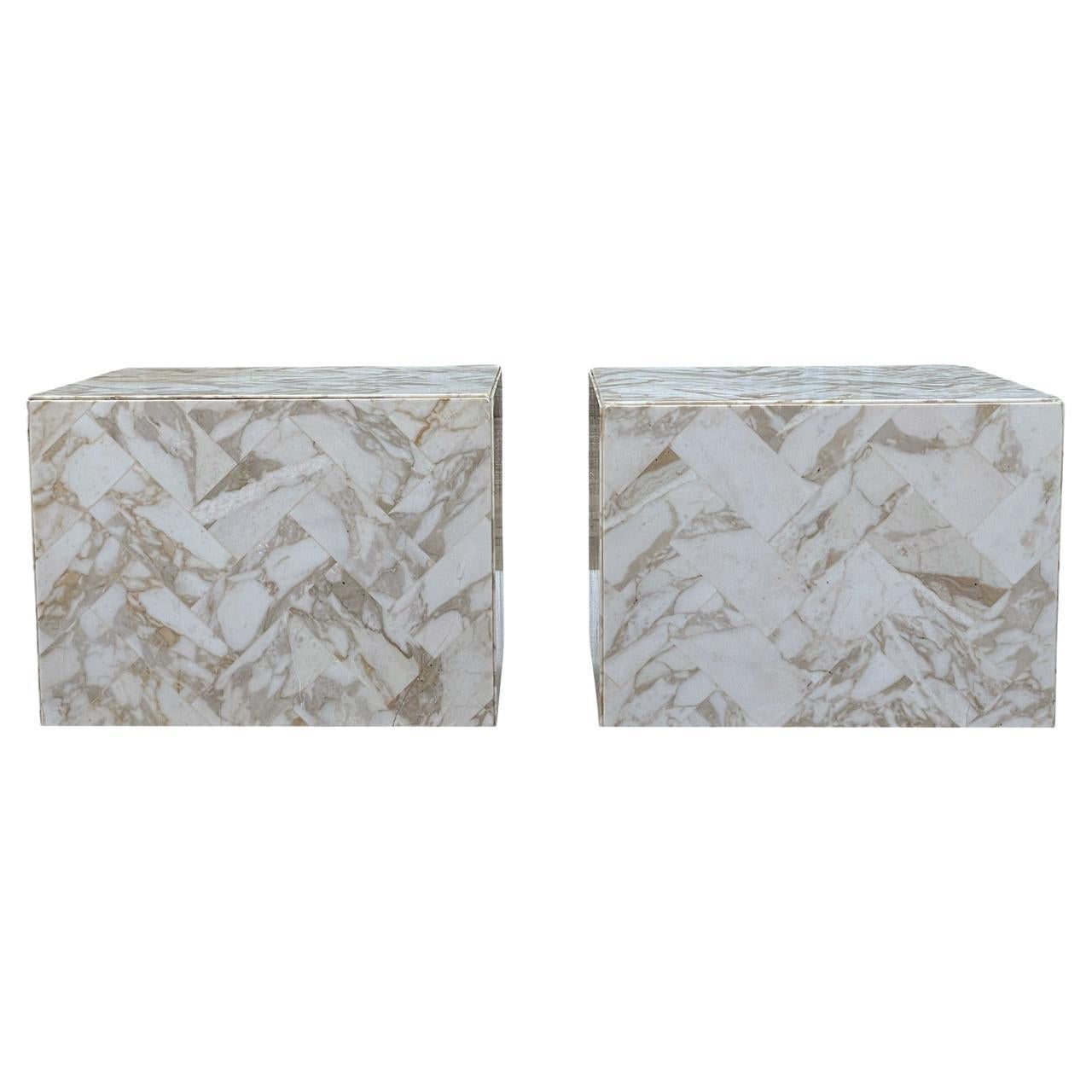 Paire de tables d'appoint ou de bouts de table en marbre italiennes post-modernes du milieu du siècle sur roulettes