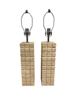 Pareja de lámparas de sobremesa italianas de travertino de mediados de siglo para Raymor Años 60