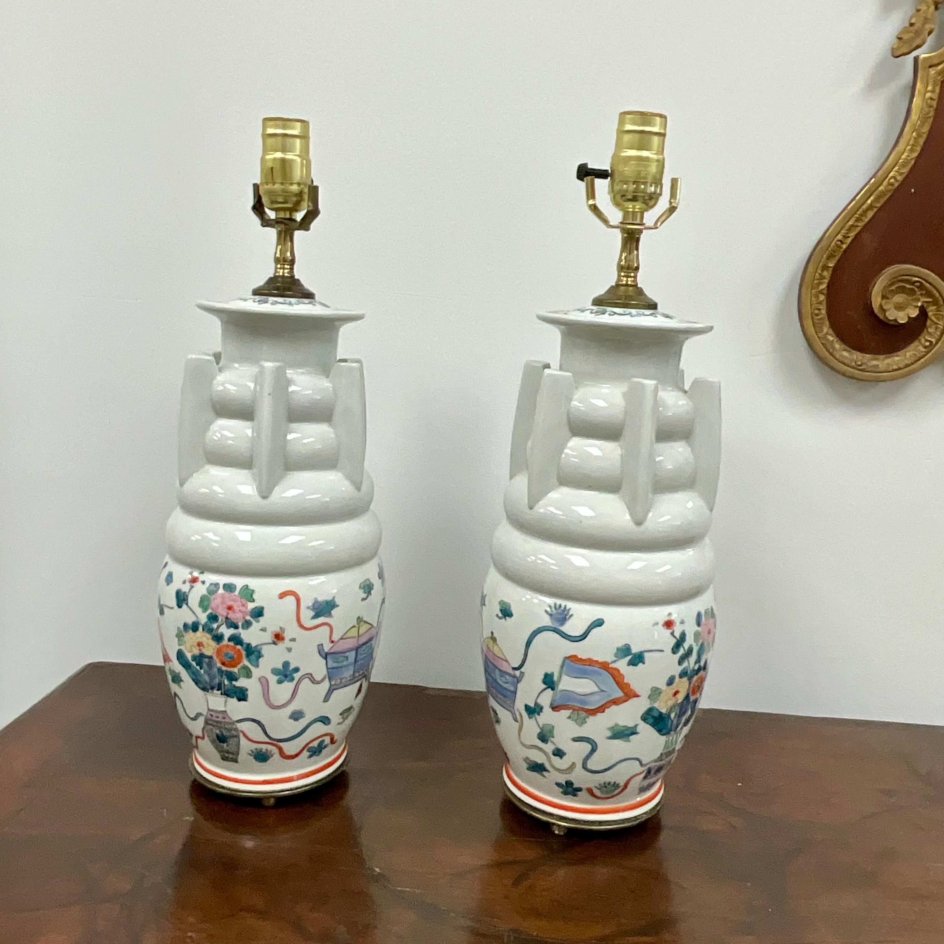 Peint à la main Paire de lampes japonaises Arita du milieu du siècle en vente