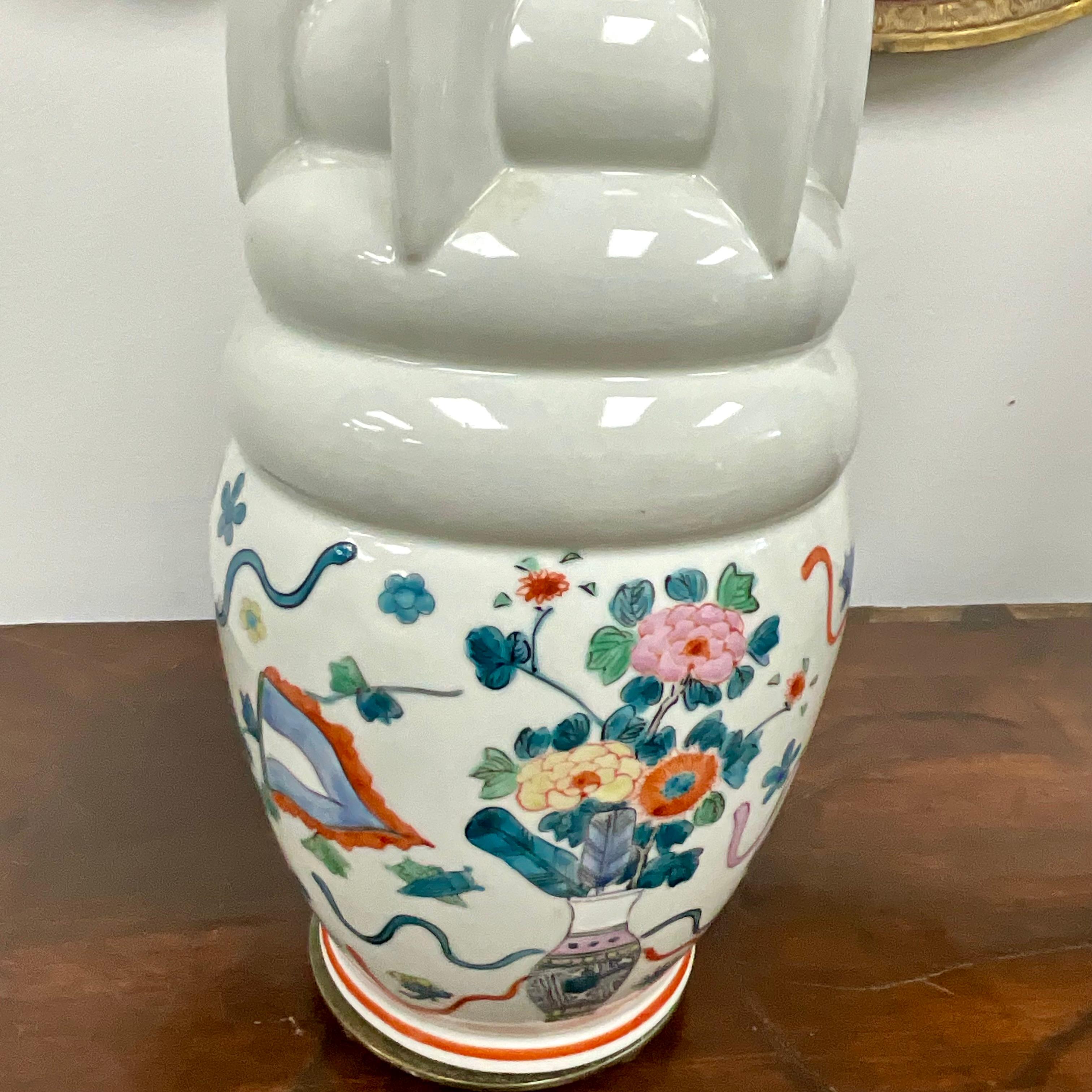 Porcelaine Paire de lampes japonaises Arita du milieu du siècle en vente