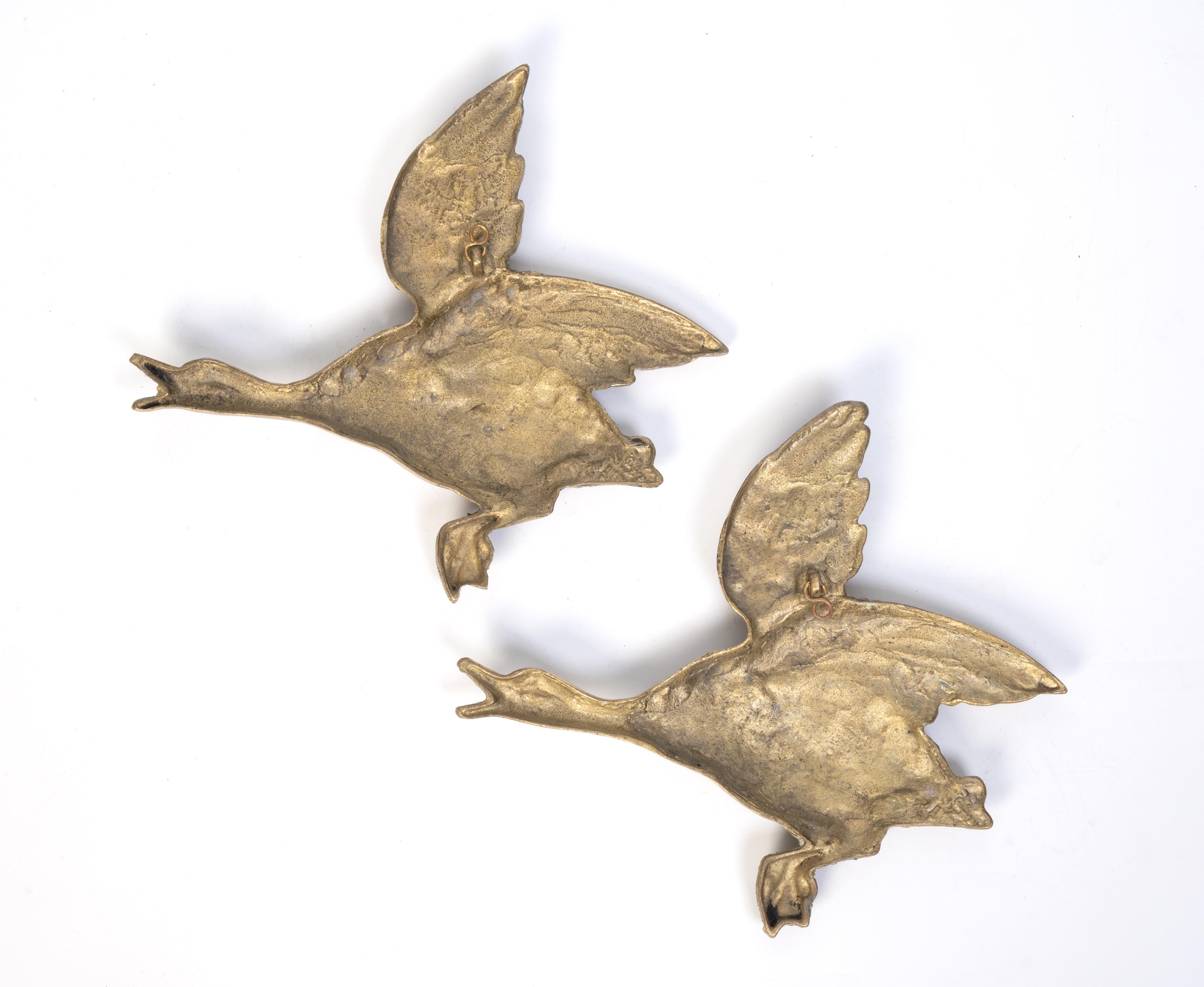 Paar große fliegende Enten aus Messing aus der Mitte des Jahrhunderts, England, um 1960
Hängefertig.