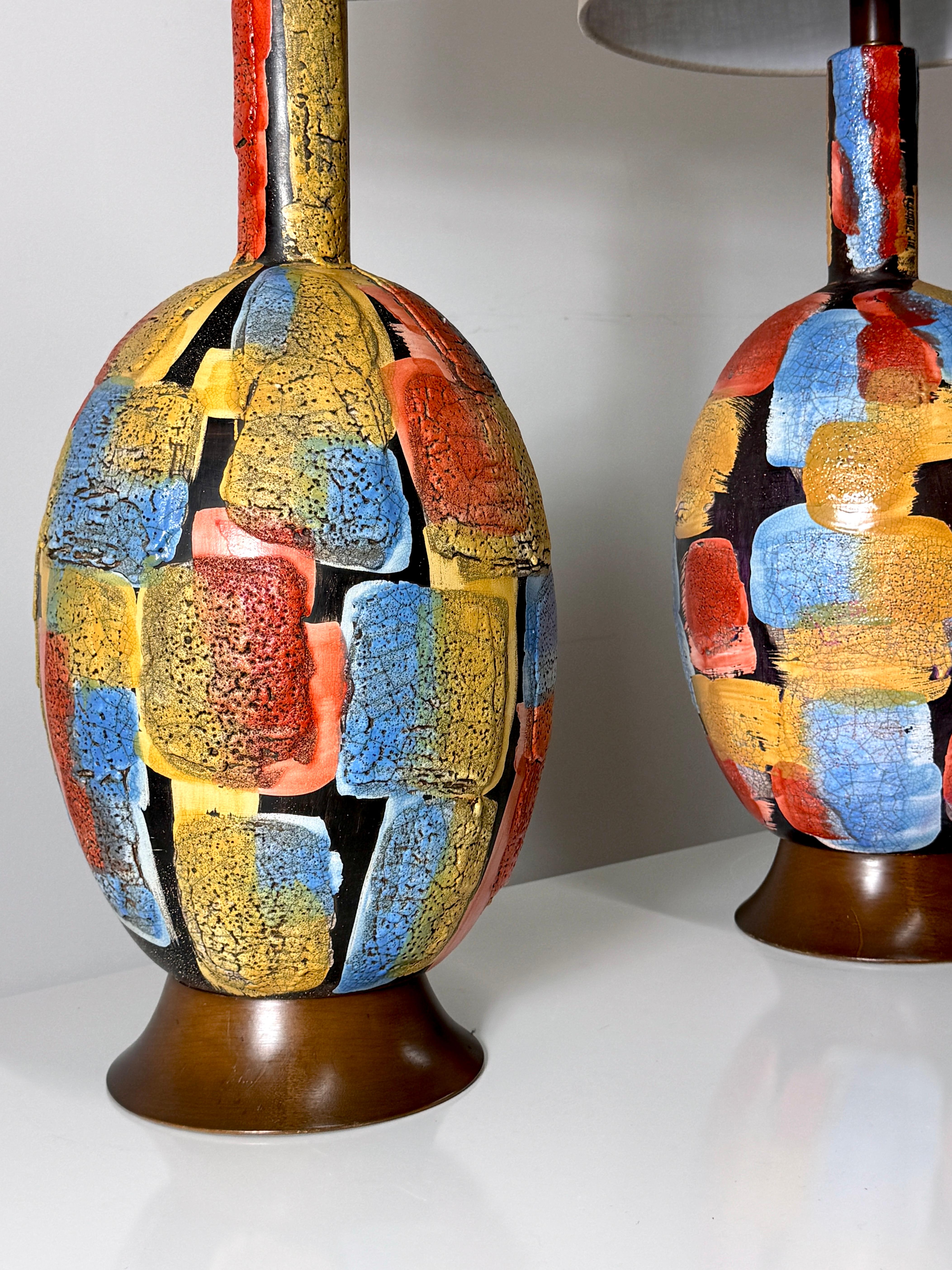 Bois Paire de grandes lampes italiennes en céramique multicolore patchwork de lave glacée du milieu du siècle dernier en vente