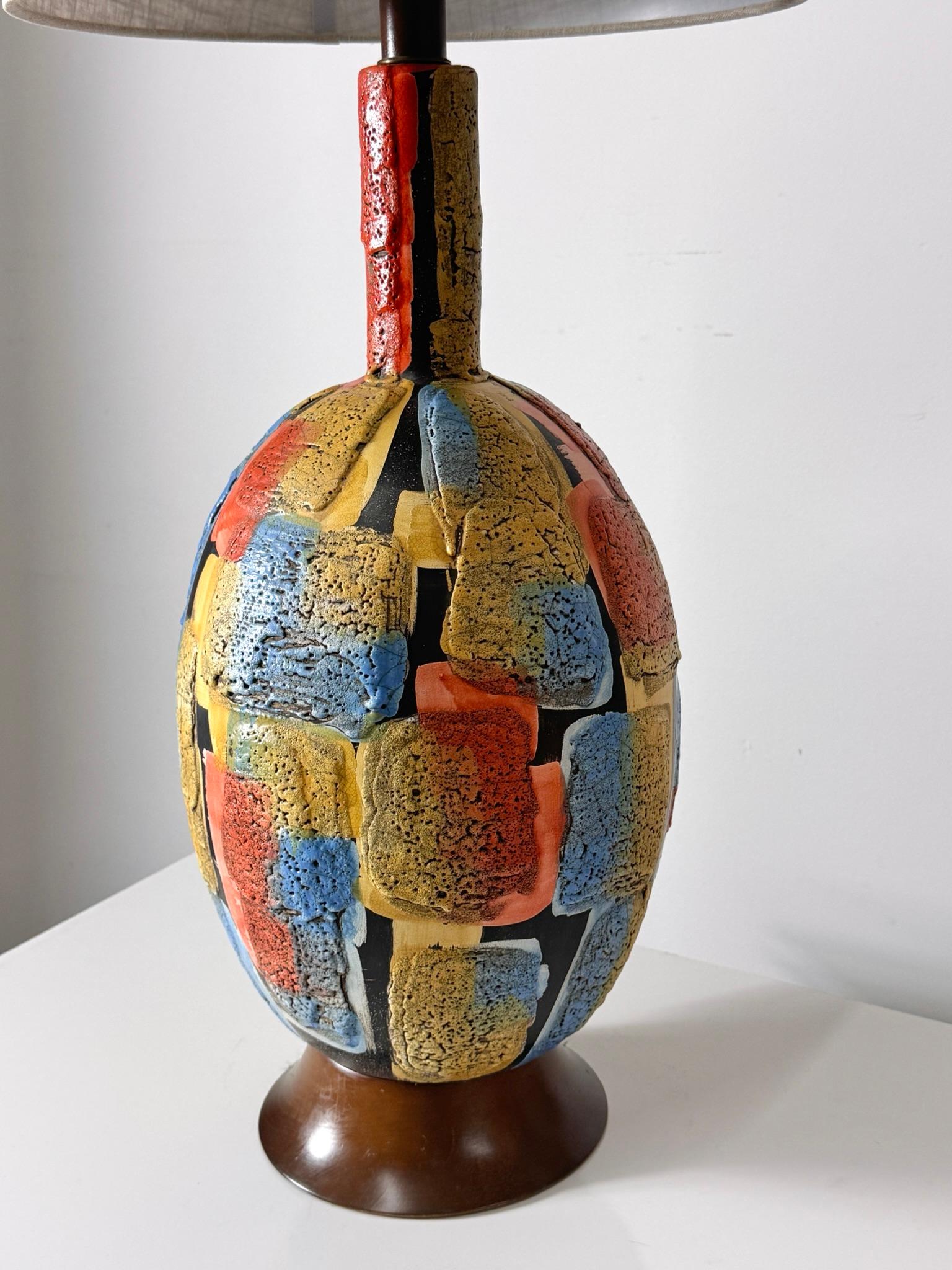 Paire de grandes lampes italiennes en céramique multicolore patchwork de lave glacée du milieu du siècle dernier en vente 1