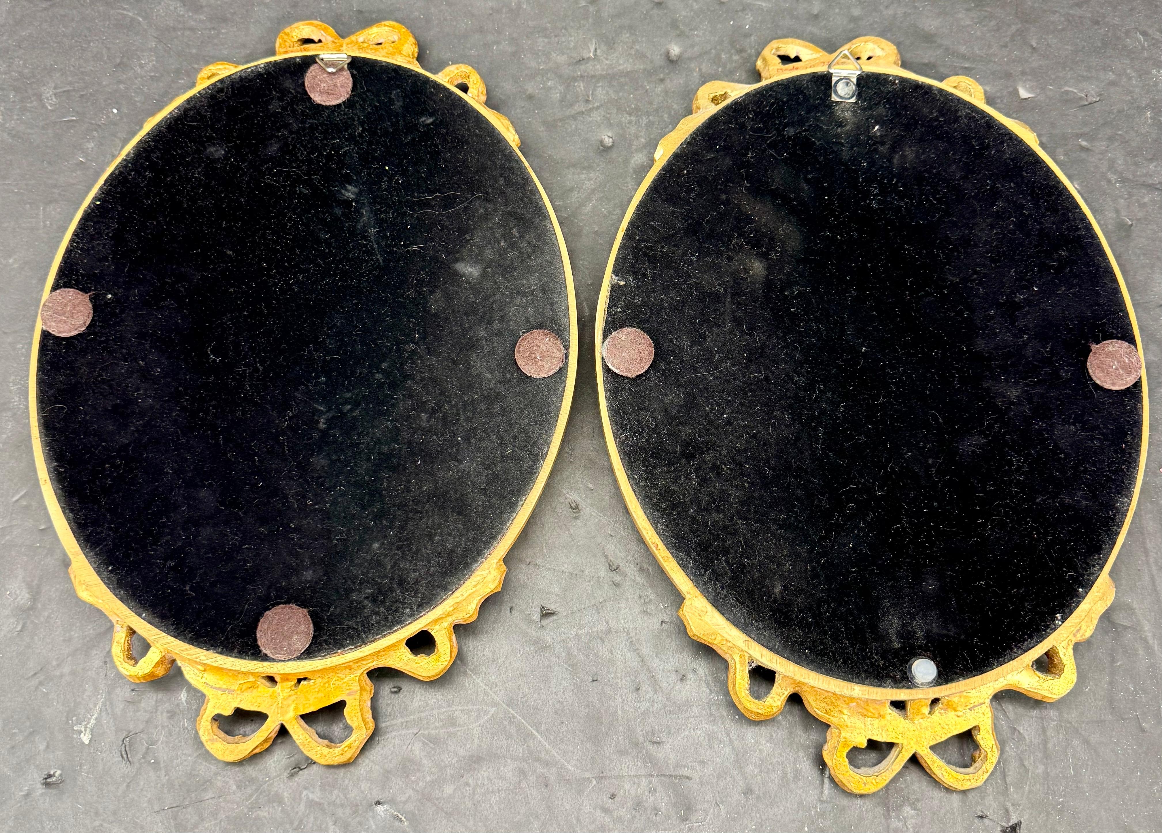 Paar ovale vergoldete Wandspiegel im Louis-XVI.-Stil aus der Mitte des Jahrhunderts, Italien im Angebot 2