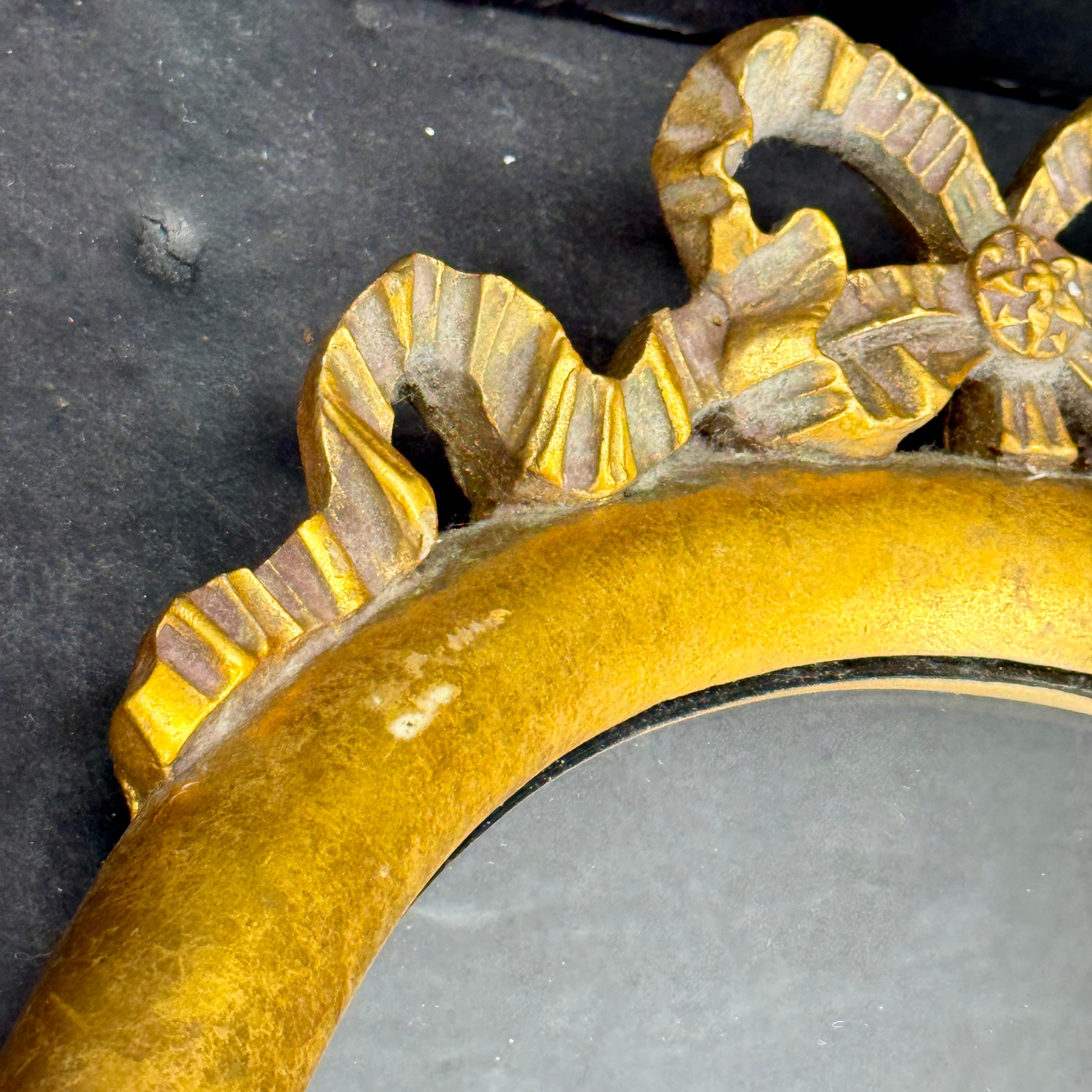 Paar ovale vergoldete Wandspiegel im Louis-XVI.-Stil aus der Mitte des Jahrhunderts, Italien (Handgefertigt) im Angebot