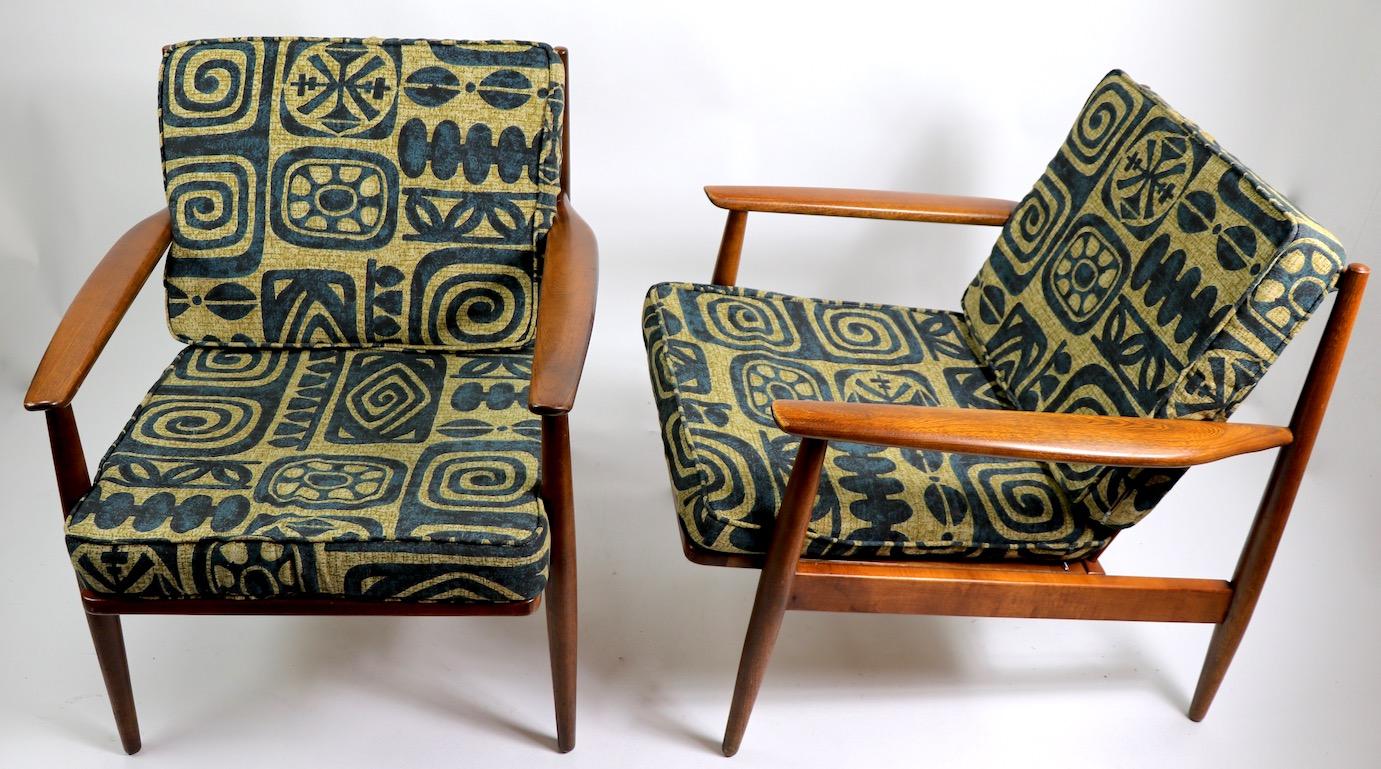 Pair of Mid Century  Lounge Chairs by Baumritter 2