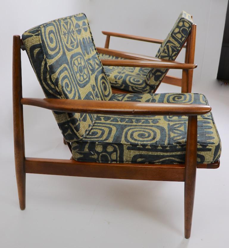Pair of Mid Century  Lounge Chairs by Baumritter 4