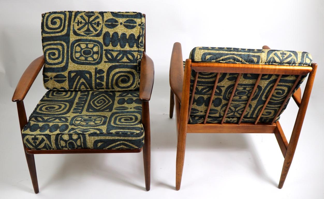 Pair of Mid Century  Lounge Chairs by Baumritter 5