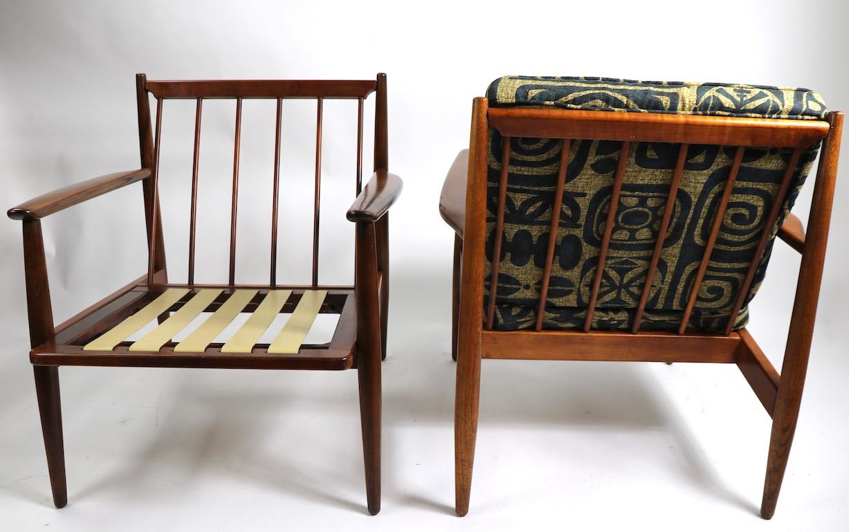 Pair of Mid Century  Lounge Chairs by Baumritter 6
