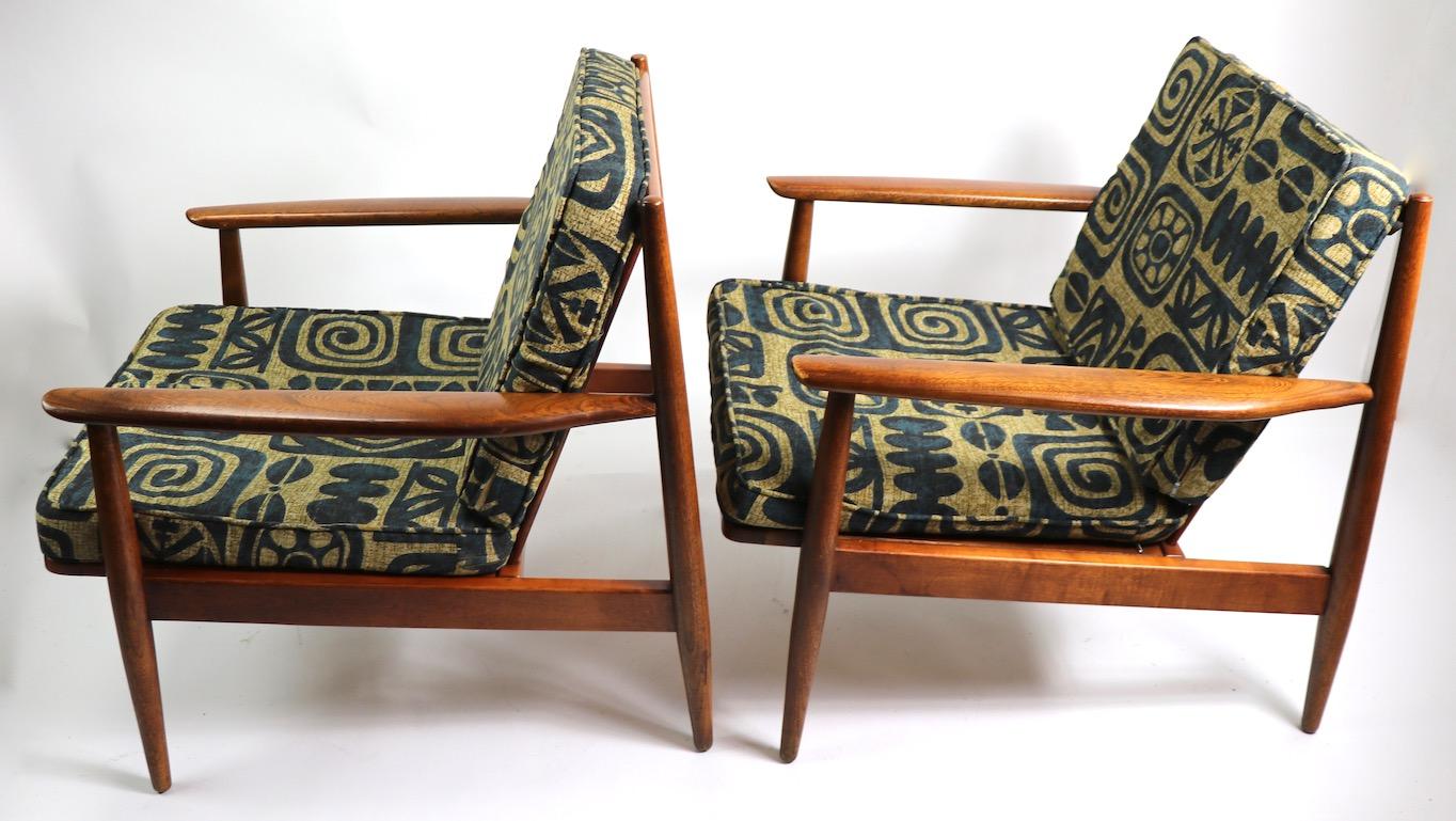 Pair of Mid Century  Lounge Chairs by Baumritter 1